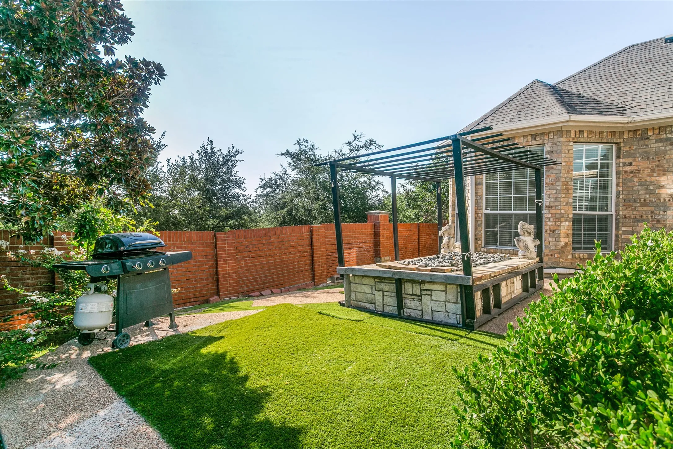 Single Family Residence For Rent in Dallas County , 9028 Bottlebrush Lane, Irving, Texas 75063, 4 Bedroom, 3 Bathroom, 2 Garage spaces, 2,982 Sqft, built in 2001, mls#21391632, Real Estate Agent in Irving, Homes For Rent in Dallas county, Homes For Rent in Irving, Realtor in Irving Texas, Real Estate Brokerage Independent Realty Texas, Luminita Cordes Realtor