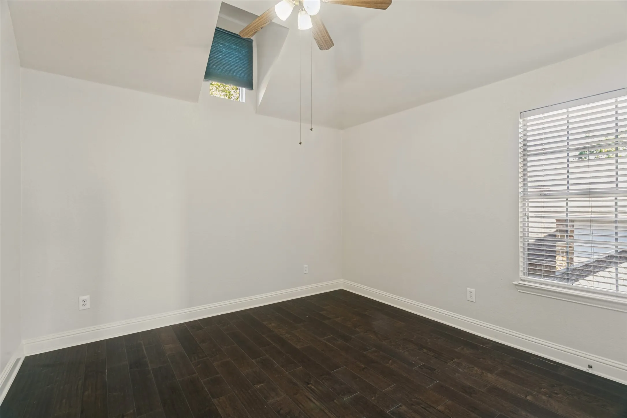 Single Family Residence For Rent in Dallas County , 9028 Bottlebrush Lane, Irving, Texas 75063, 4 Bedroom, 3 Bathroom, 2 Garage spaces, 2,982 Sqft, built in 2001, mls#21391632, Real Estate Agent in Irving, Homes For Rent in Dallas county, Homes For Rent in Irving, Realtor in Irving Texas, Real Estate Brokerage Independent Realty Texas, Luminita Cordes Realtor