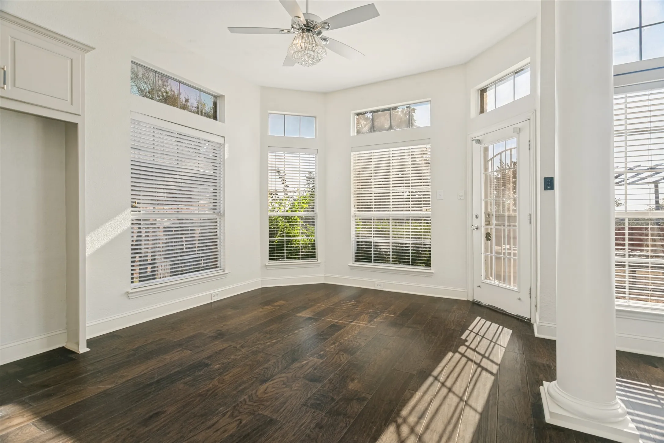 Single Family Residence For Rent in Dallas County , 9028 Bottlebrush Lane, Irving, Texas 75063, 4 Bedroom, 3 Bathroom, 2 Garage spaces, 2,982 Sqft, built in 2001, mls#21391632, Real Estate Agent in Irving, Homes For Rent in Dallas county, Homes For Rent in Irving, Realtor in Irving Texas, Real Estate Brokerage Independent Realty Texas, Luminita Cordes Realtor