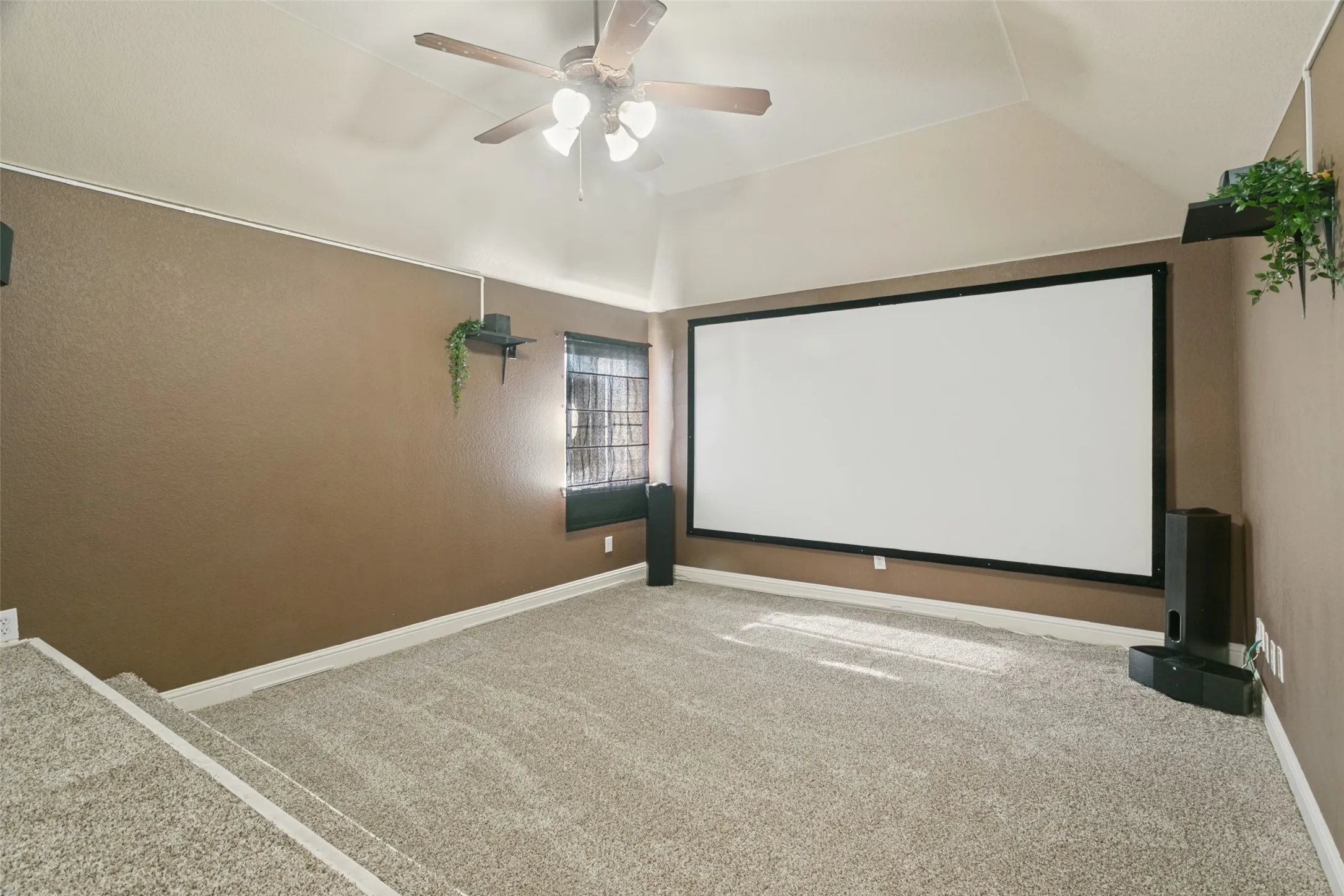 Single Family Residence For Rent in Dallas County , 9028 Bottlebrush Lane, Irving, Texas 75063, 4 Bedroom, 3 Bathroom, 2 Garage spaces, 2,982 Sqft, built in 2001, mls#21391632, Real Estate Agent in Irving, Homes For Rent in Dallas county, Homes For Rent in Irving, Realtor in Irving Texas, Real Estate Brokerage Independent Realty Texas, Luminita Cordes Realtor