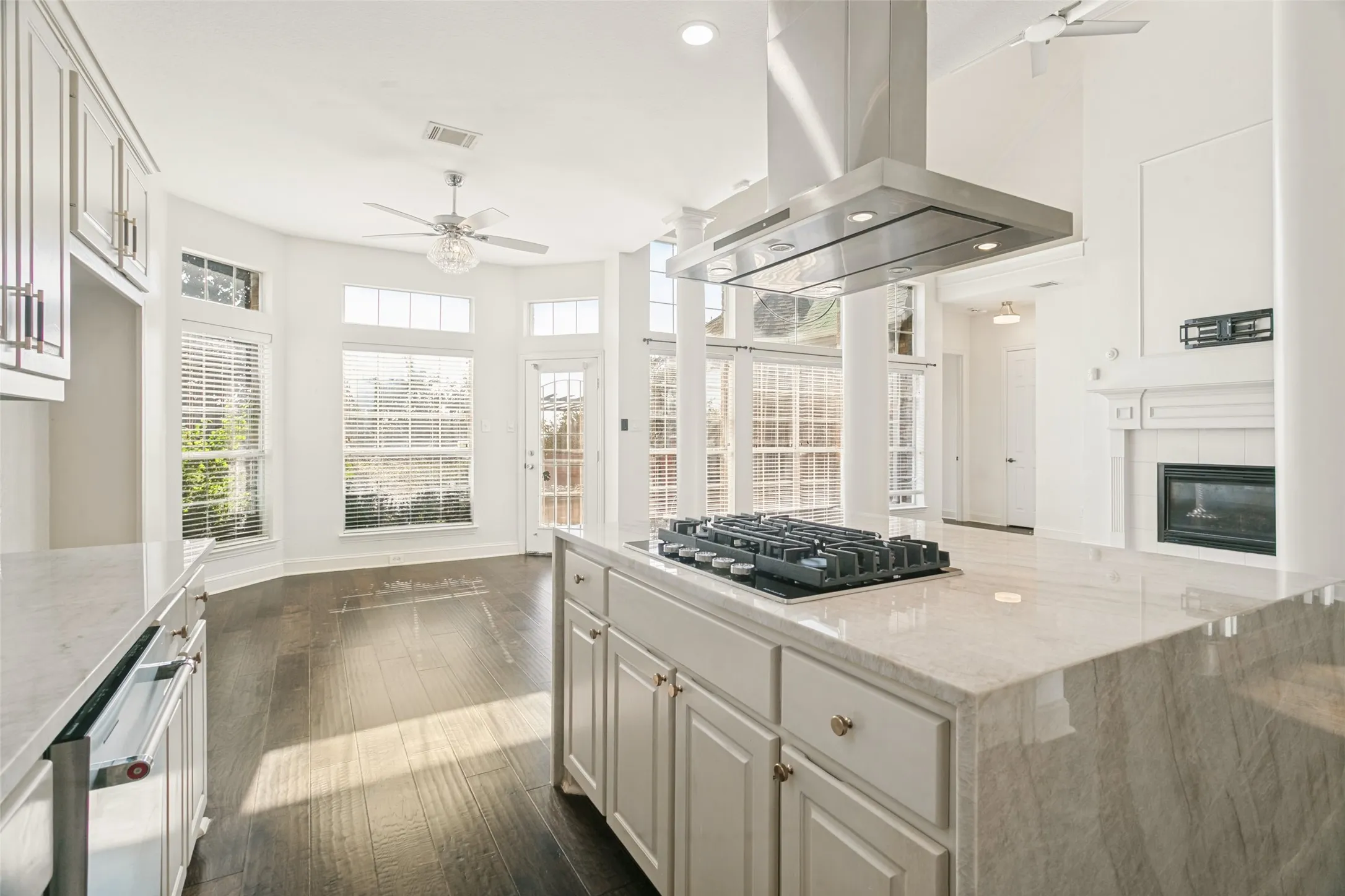 Single Family Residence For Rent in Dallas County , 9028 Bottlebrush Lane, Irving, Texas 75063, 4 Bedroom, 3 Bathroom, 2 Garage spaces, 2,982 Sqft, built in 2001, mls#21391632, Real Estate Agent in Irving, Homes For Rent in Dallas county, Homes For Rent in Irving, Realtor in Irving Texas, Real Estate Brokerage Independent Realty Texas, Luminita Cordes Realtor