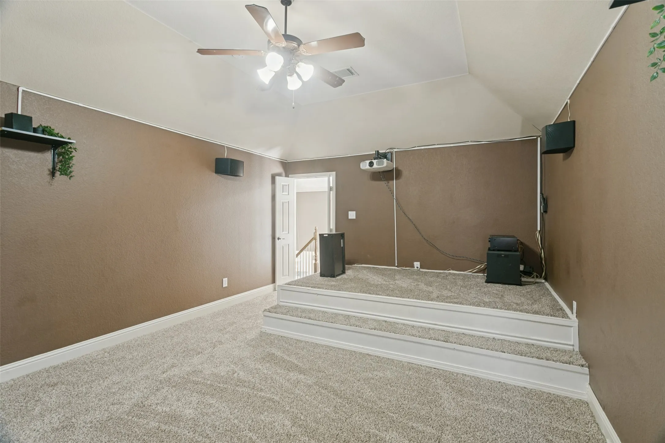 Single Family Residence For Rent in Dallas County , 9028 Bottlebrush Lane, Irving, Texas 75063, 4 Bedroom, 3 Bathroom, 2 Garage spaces, 2,982 Sqft, built in 2001, mls#21391632, Real Estate Agent in Irving, Homes For Rent in Dallas county, Homes For Rent in Irving, Realtor in Irving Texas, Real Estate Brokerage Independent Realty Texas, Luminita Cordes Realtor