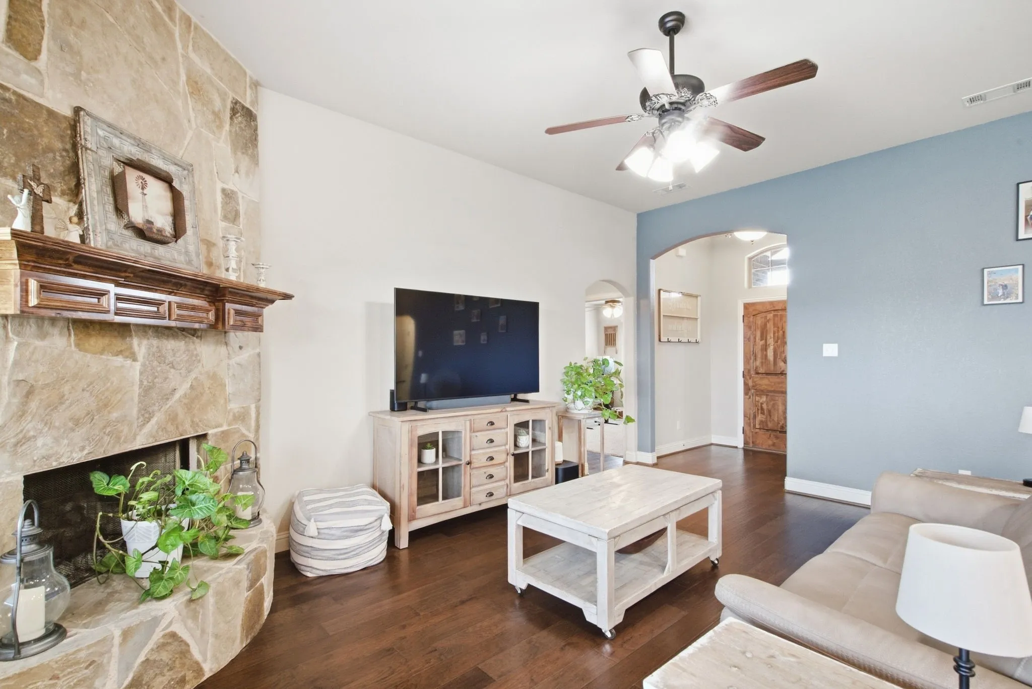 Single Family Residence For Sale in Parker County , 210 Timber Valley Court, Weatherford, Texas 76085, 3 Bedroom, 2 Bathroom, 2 Garage spaces, 1,600 Sqft, built in 2018, mls#21391157, Real Estate Agent in Weatherford, Homes For Sale in Parker county, Homes For Sale in Weatherford, Realtor in Weatherford Texas, Real Estate Brokerage Independent Realty Texas, Luminita Cordes Realtor