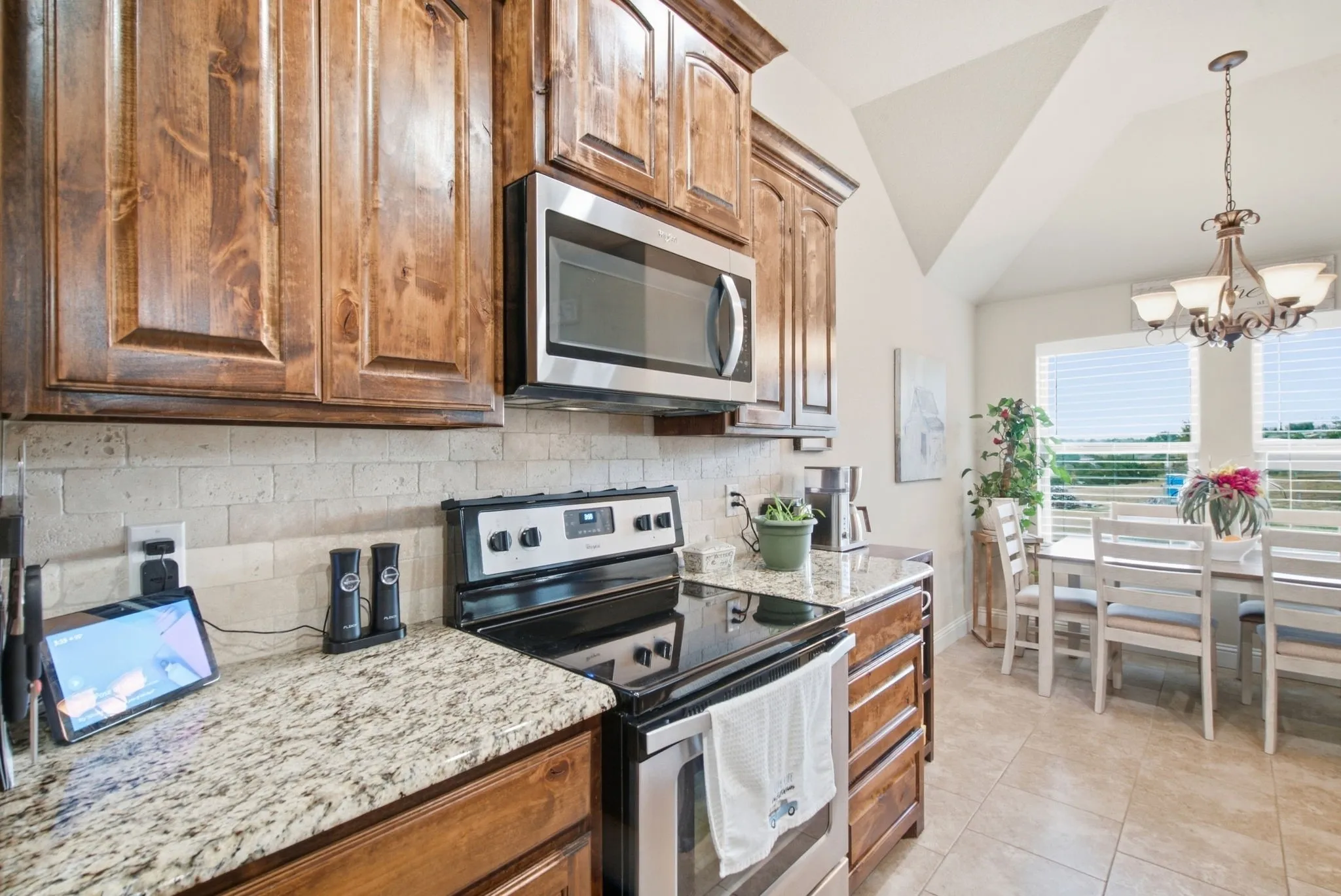 Single Family Residence For Sale in Parker County , 210 Timber Valley Court, Weatherford, Texas 76085, 3 Bedroom, 2 Bathroom, 2 Garage spaces, 1,600 Sqft, built in 2018, mls#21391157, Real Estate Agent in Weatherford, Homes For Sale in Parker county, Homes For Sale in Weatherford, Realtor in Weatherford Texas, Real Estate Brokerage Independent Realty Texas, Luminita Cordes Realtor