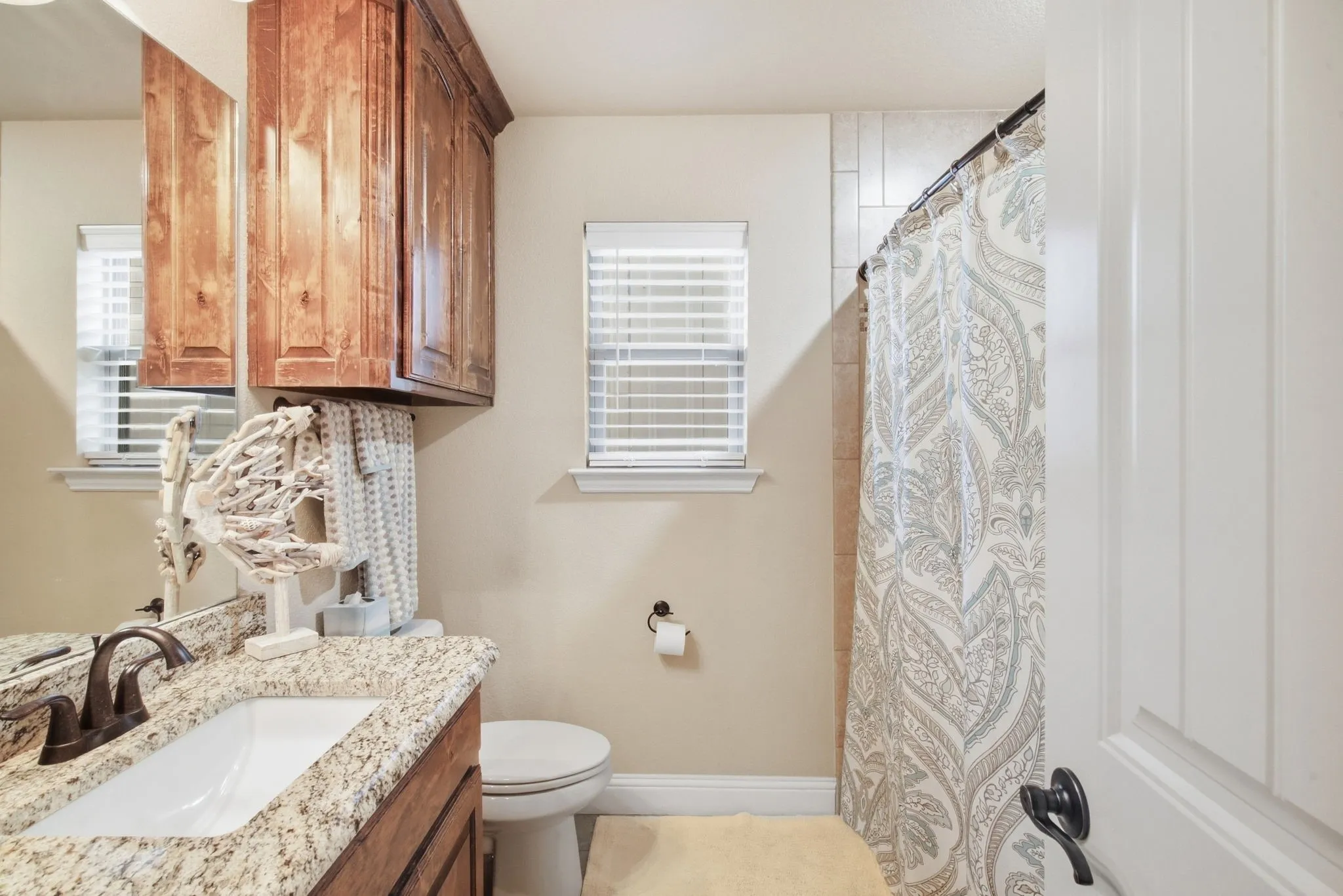 Single Family Residence For Sale in Parker County , 210 Timber Valley Court, Weatherford, Texas 76085, 3 Bedroom, 2 Bathroom, 2 Garage spaces, 1,600 Sqft, built in 2018, mls#21391157, Real Estate Agent in Weatherford, Homes For Sale in Parker county, Homes For Sale in Weatherford, Realtor in Weatherford Texas, Real Estate Brokerage Independent Realty Texas, Luminita Cordes Realtor