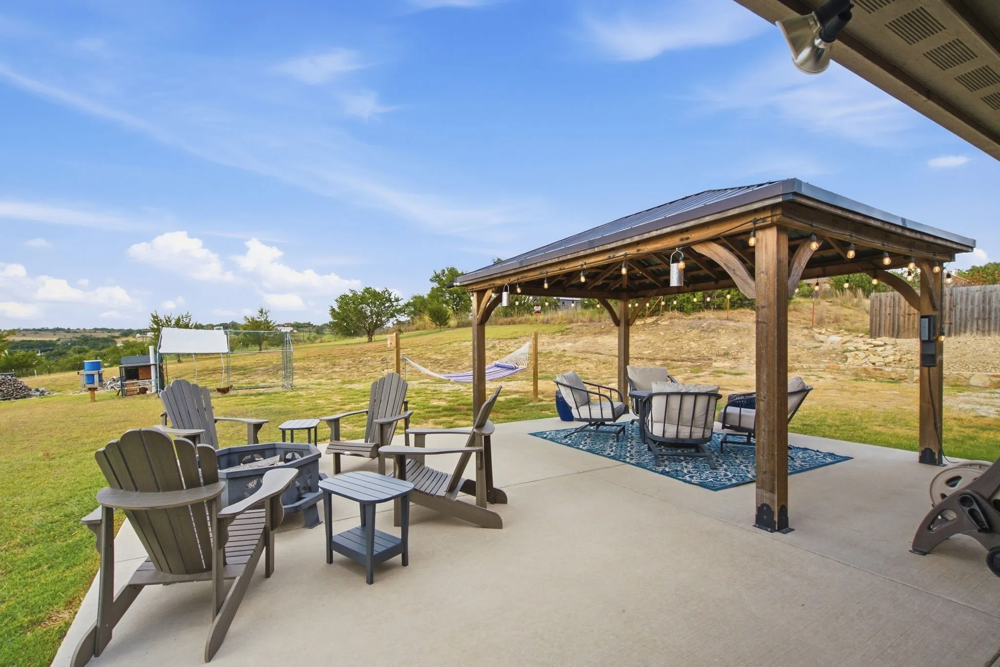 Single Family Residence For Sale in Parker County , 210 Timber Valley Court, Weatherford, Texas 76085, 3 Bedroom, 2 Bathroom, 2 Garage spaces, 1,600 Sqft, built in 2018, mls#21391157, Real Estate Agent in Weatherford, Homes For Sale in Parker county, Homes For Sale in Weatherford, Realtor in Weatherford Texas, Real Estate Brokerage Independent Realty Texas, Luminita Cordes Realtor