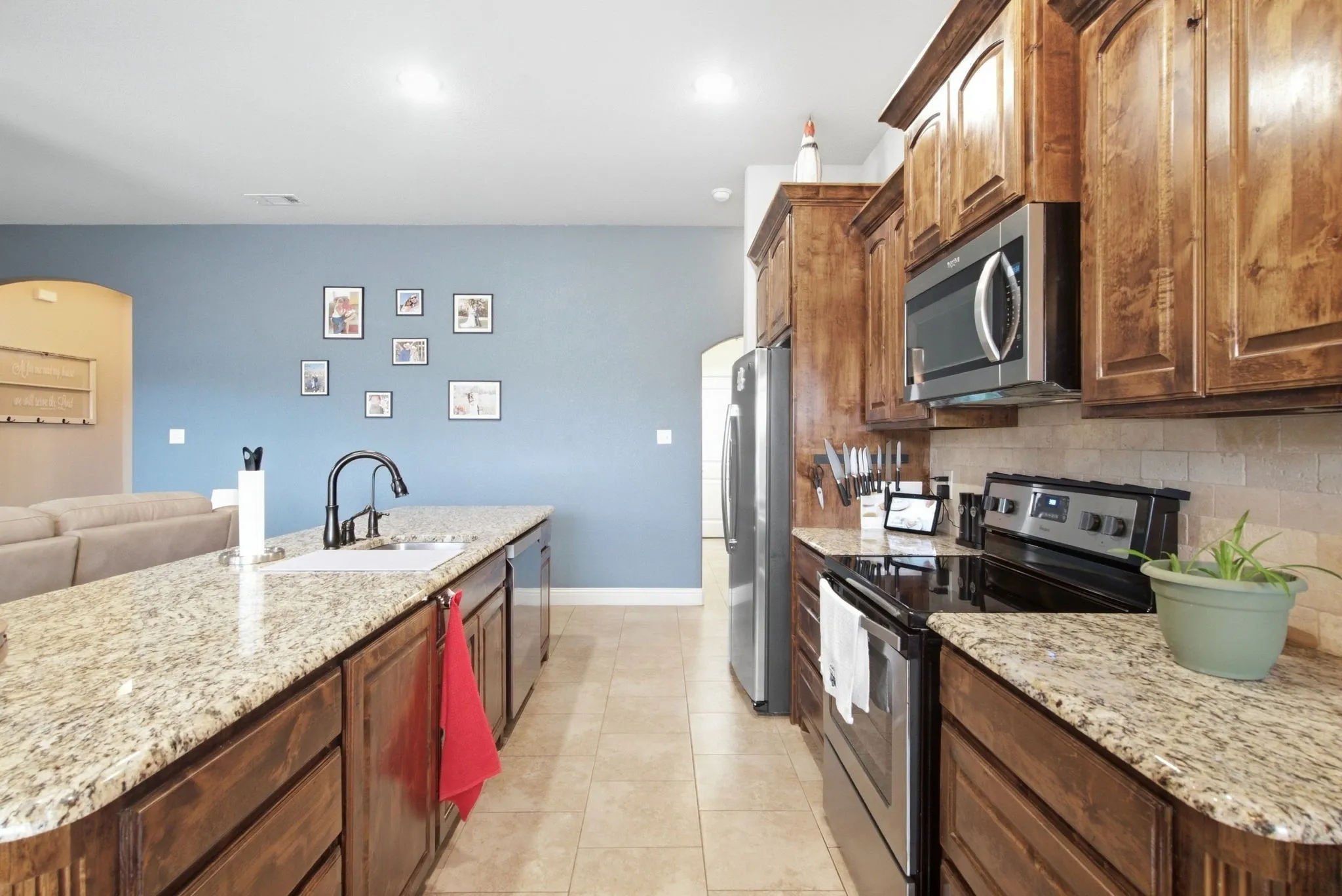 Single Family Residence For Sale in Parker County , 210 Timber Valley Court, Weatherford, Texas 76085, 3 Bedroom, 2 Bathroom, 2 Garage spaces, 1,600 Sqft, built in 2018, mls#21391157, Real Estate Agent in Weatherford, Homes For Sale in Parker county, Homes For Sale in Weatherford, Realtor in Weatherford Texas, Real Estate Brokerage Independent Realty Texas, Luminita Cordes Realtor