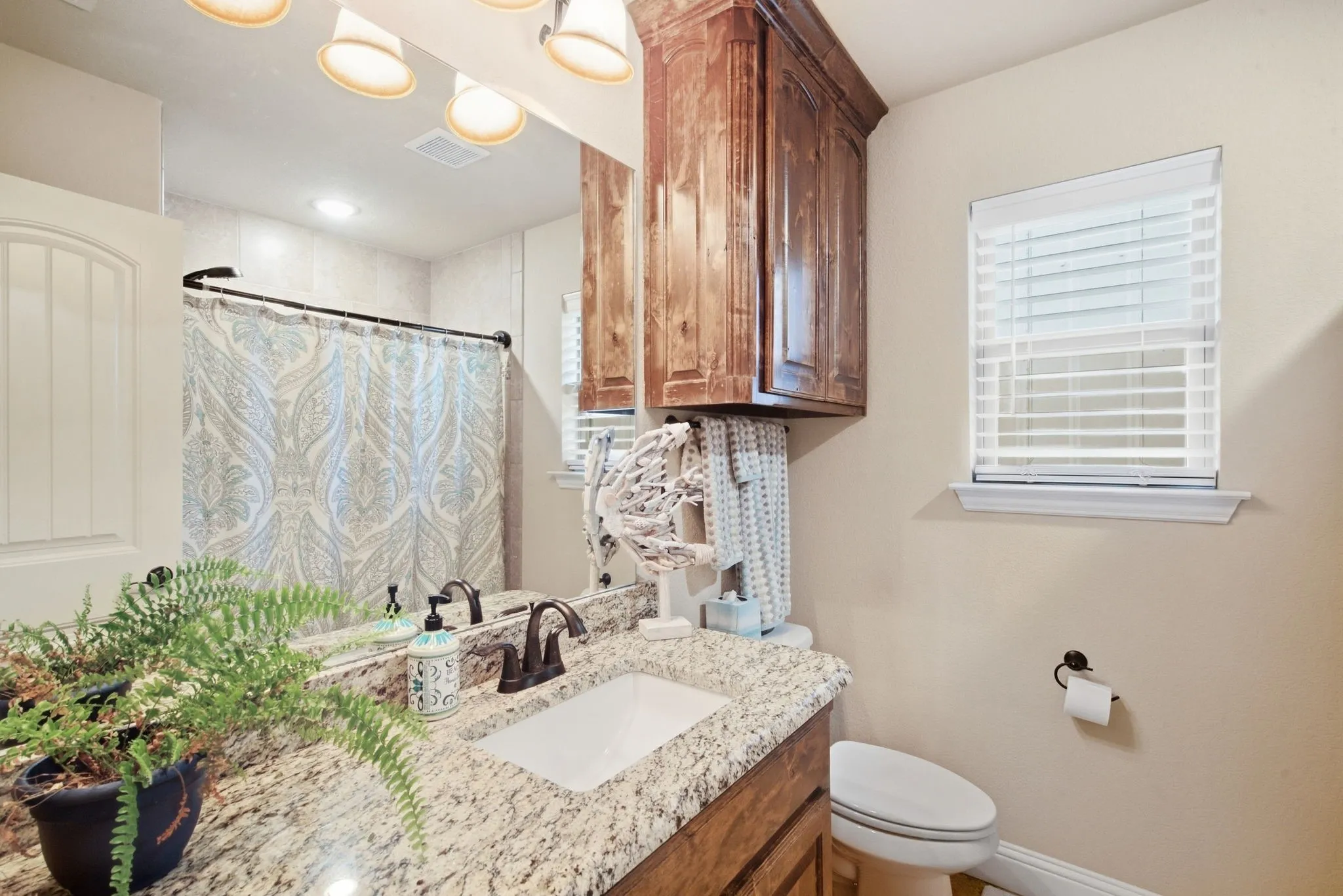 Single Family Residence For Sale in Parker County , 210 Timber Valley Court, Weatherford, Texas 76085, 3 Bedroom, 2 Bathroom, 2 Garage spaces, 1,600 Sqft, built in 2018, mls#21391157, Real Estate Agent in Weatherford, Homes For Sale in Parker county, Homes For Sale in Weatherford, Realtor in Weatherford Texas, Real Estate Brokerage Independent Realty Texas, Luminita Cordes Realtor