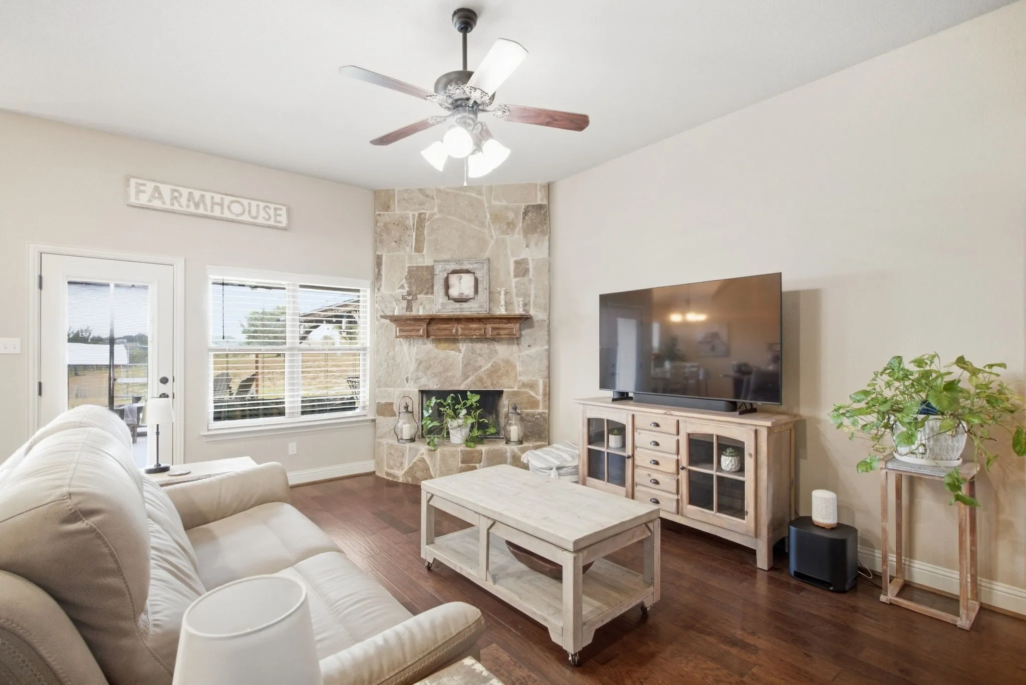 Single Family Residence For Sale in Parker County , 210 Timber Valley Court, Weatherford, Texas 76085, 3 Bedroom, 2 Bathroom, 2 Garage spaces, 1,600 Sqft, built in 2018, mls#21391157, Real Estate Agent in Weatherford, Homes For Sale in Parker county, Homes For Sale in Weatherford, Realtor in Weatherford Texas, Real Estate Brokerage Independent Realty Texas, Luminita Cordes Realtor