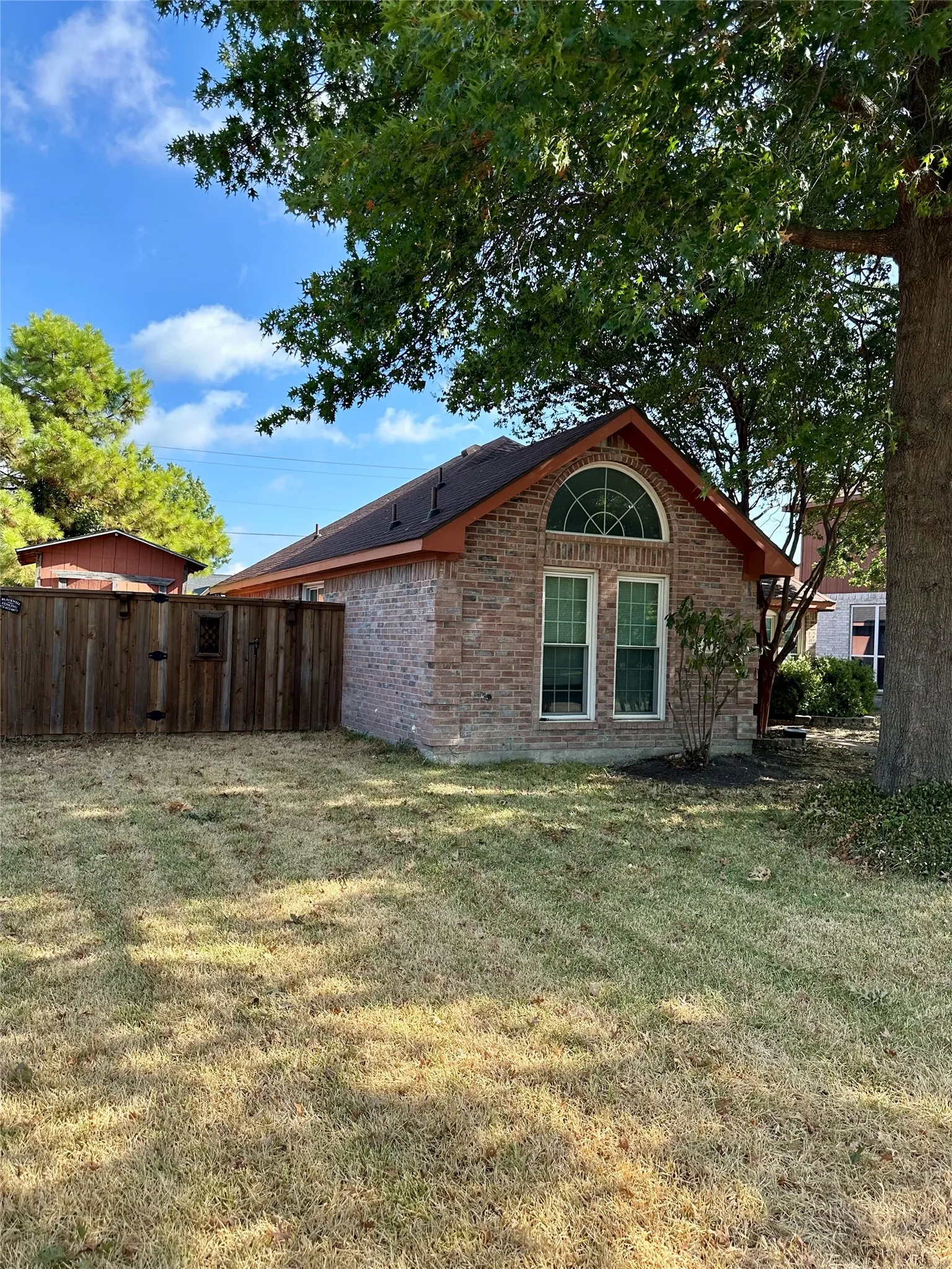 Single Family Residence For Sale in Collin County , 1309 London Drive, Wylie, Texas 75098, 3 Bedroom, 2 Bathroom, 2 Garage spaces, 1,331 Sqft, built in 1994, mls#21392546, Real Estate Agent in Wylie, Homes For Sale in Collin county, Homes For Sale in Wylie, Realtor in Wylie Texas, Real Estate Brokerage Independent Realty Texas, Luminita Cordes Realtor