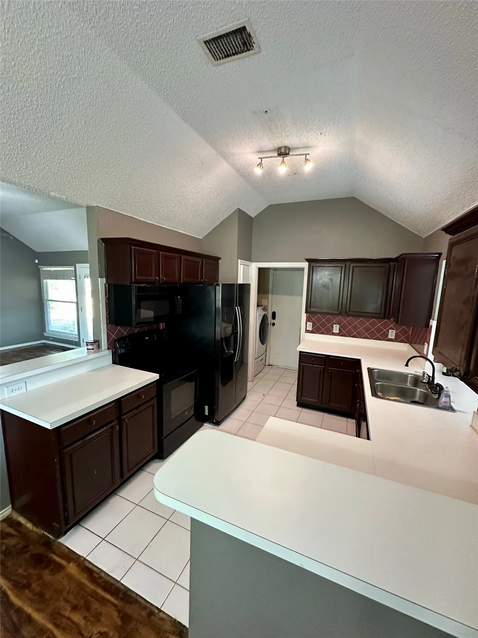 Single Family Residence For Sale in Collin County , 1309 London Drive, Wylie, Texas 75098, 3 Bedroom, 2 Bathroom, 2 Garage spaces, 1,331 Sqft, built in 1994, mls#21392546, Real Estate Agent in Wylie, Homes For Sale in Collin county, Homes For Sale in Wylie, Realtor in Wylie Texas, Real Estate Brokerage Independent Realty Texas, Luminita Cordes Realtor