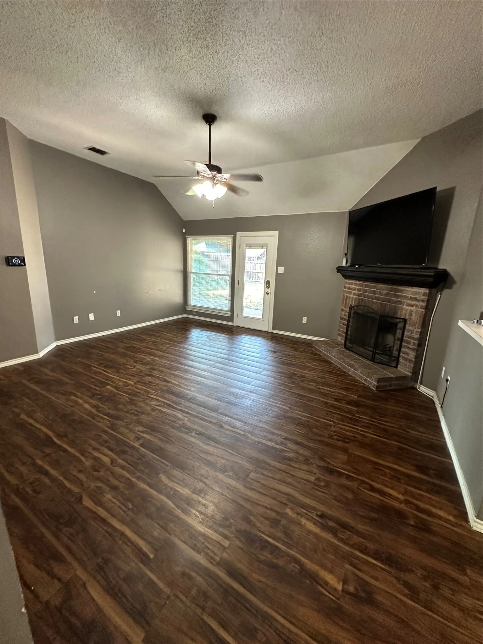 Single Family Residence For Sale in Collin County , 1309 London Drive, Wylie, Texas 75098, 3 Bedroom, 2 Bathroom, 2 Garage spaces, 1,331 Sqft, built in 1994, mls#21392546, Real Estate Agent in Wylie, Homes For Sale in Collin county, Homes For Sale in Wylie, Realtor in Wylie Texas, Real Estate Brokerage Independent Realty Texas, Luminita Cordes Realtor