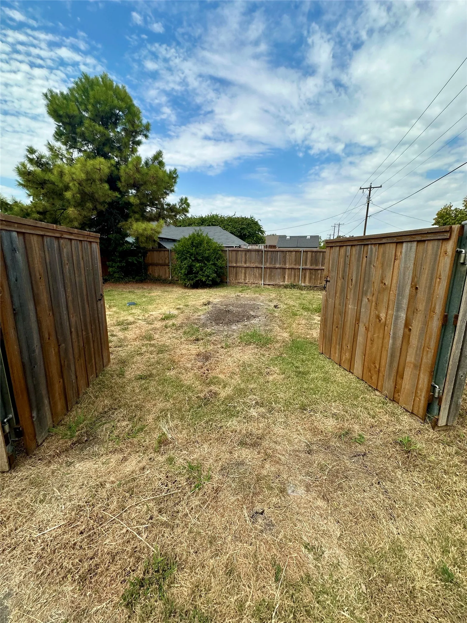 Single Family Residence For Sale in Collin County , 1309 London Drive, Wylie, Texas 75098, 3 Bedroom, 2 Bathroom, 2 Garage spaces, 1,331 Sqft, built in 1994, mls#21392546, Real Estate Agent in Wylie, Homes For Sale in Collin county, Homes For Sale in Wylie, Realtor in Wylie Texas, Real Estate Brokerage Independent Realty Texas, Luminita Cordes Realtor