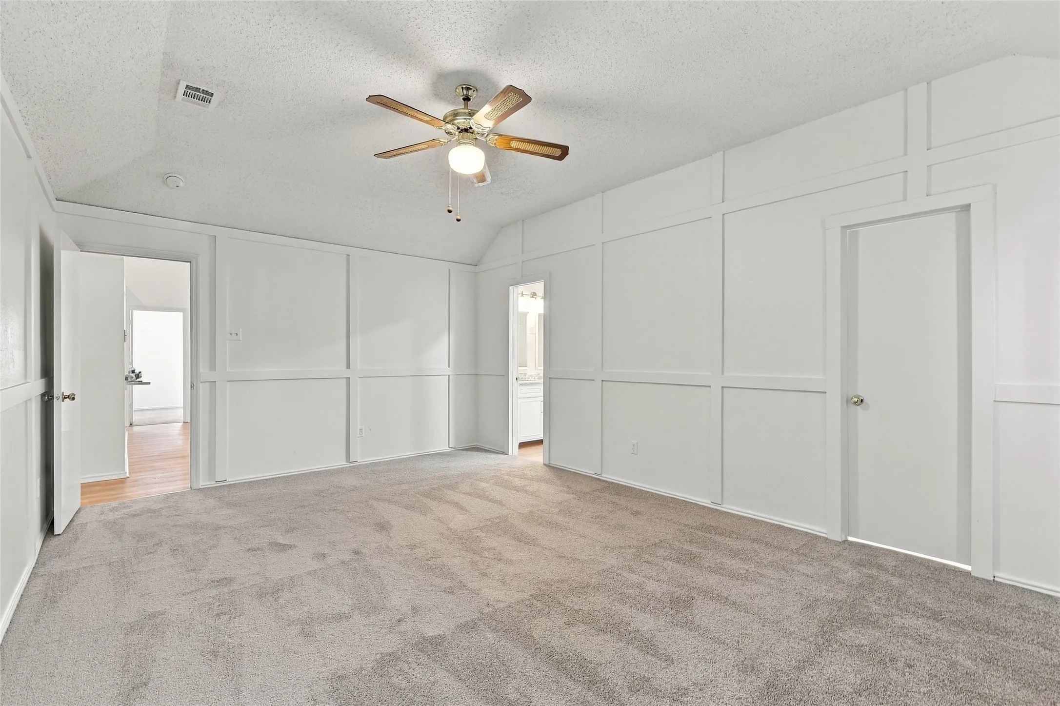 Single Family Residence For Sale in Dallas County , 8405 Liberty Lane, Rowlett, Texas 75089, 3 Bedroom, 2 Bathroom, 1 Garage spaces, 1,942 Sqft, built in 1986, mls#21393013, Real Estate Agent in Rowlett, Homes For Sale in Dallas county, Homes For Sale in Rowlett, Realtor in Rowlett Texas, Real Estate Brokerage Independent Realty Texas, Luminita Cordes Realtor