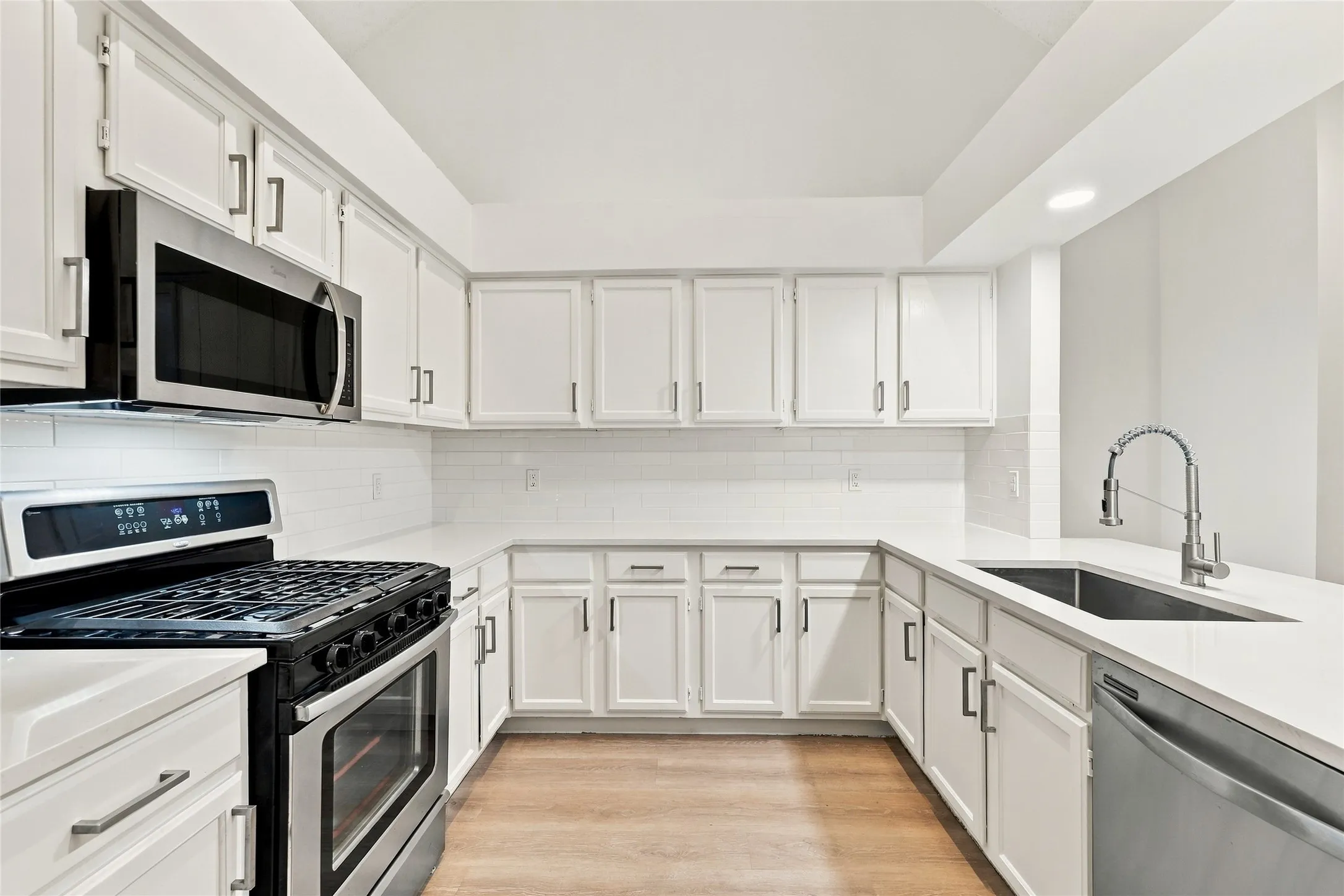 Single Family Residence For Sale in Dallas County , 8405 Liberty Lane, Rowlett, Texas 75089, 3 Bedroom, 2 Bathroom, 1 Garage spaces, 1,942 Sqft, built in 1986, mls#21393013, Real Estate Agent in Rowlett, Homes For Sale in Dallas county, Homes For Sale in Rowlett, Realtor in Rowlett Texas, Real Estate Brokerage Independent Realty Texas, Luminita Cordes Realtor