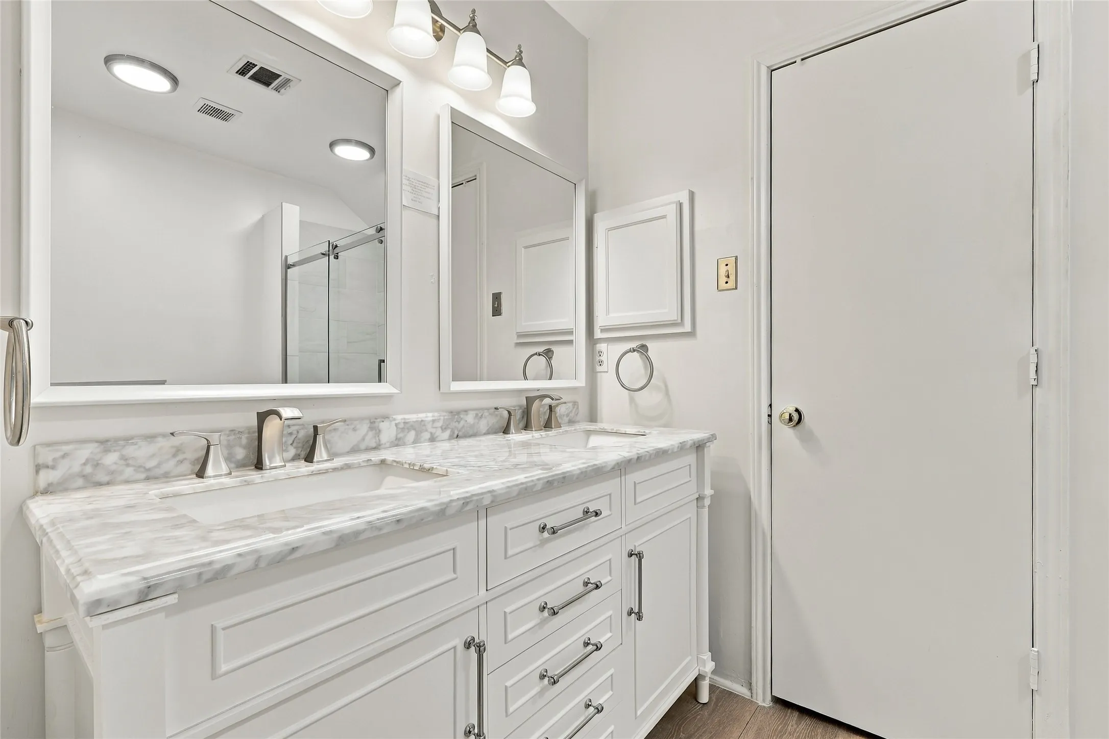 Single Family Residence For Sale in Dallas County , 8405 Liberty Lane, Rowlett, Texas 75089, 3 Bedroom, 2 Bathroom, 1 Garage spaces, 1,942 Sqft, built in 1986, mls#21393013, Real Estate Agent in Rowlett, Homes For Sale in Dallas county, Homes For Sale in Rowlett, Realtor in Rowlett Texas, Real Estate Brokerage Independent Realty Texas, Luminita Cordes Realtor