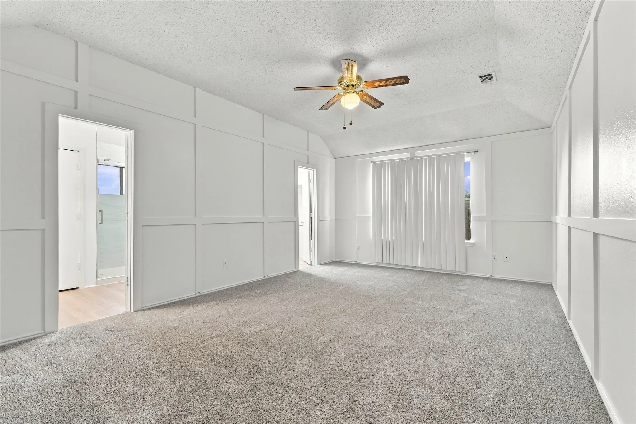 Single Family Residence For Sale in Dallas County , 8405 Liberty Lane, Rowlett, Texas 75089, 3 Bedroom, 2 Bathroom, 1 Garage spaces, 1,942 Sqft, built in 1986, mls#21393013, Real Estate Agent in Rowlett, Homes For Sale in Dallas county, Homes For Sale in Rowlett, Realtor in Rowlett Texas, Real Estate Brokerage Independent Realty Texas, Luminita Cordes Realtor