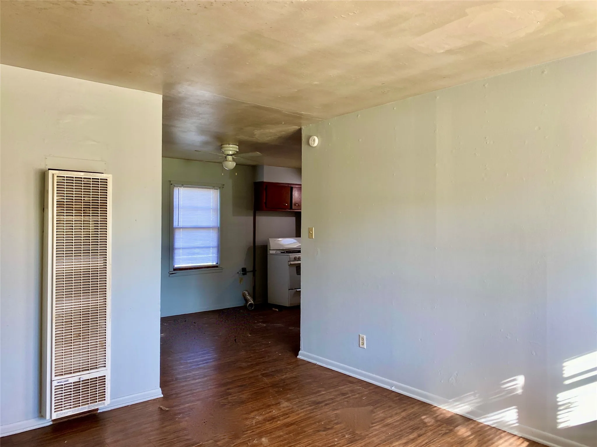 Single Family Residence For Rent in Taylor County , 2726 Beech Street, Abilene, Texas 79601, 2 Bedroom, 1 Bathroom, Garage spaces, 782 Sqft, built in 1957, mls#21392964, Real Estate Agent in Abilene, Homes For Rent in Taylor county, Homes For Rent in Abilene, Realtor in Abilene Texas, Real Estate Brokerage Independent Realty Texas, Luminita Cordes Realtor