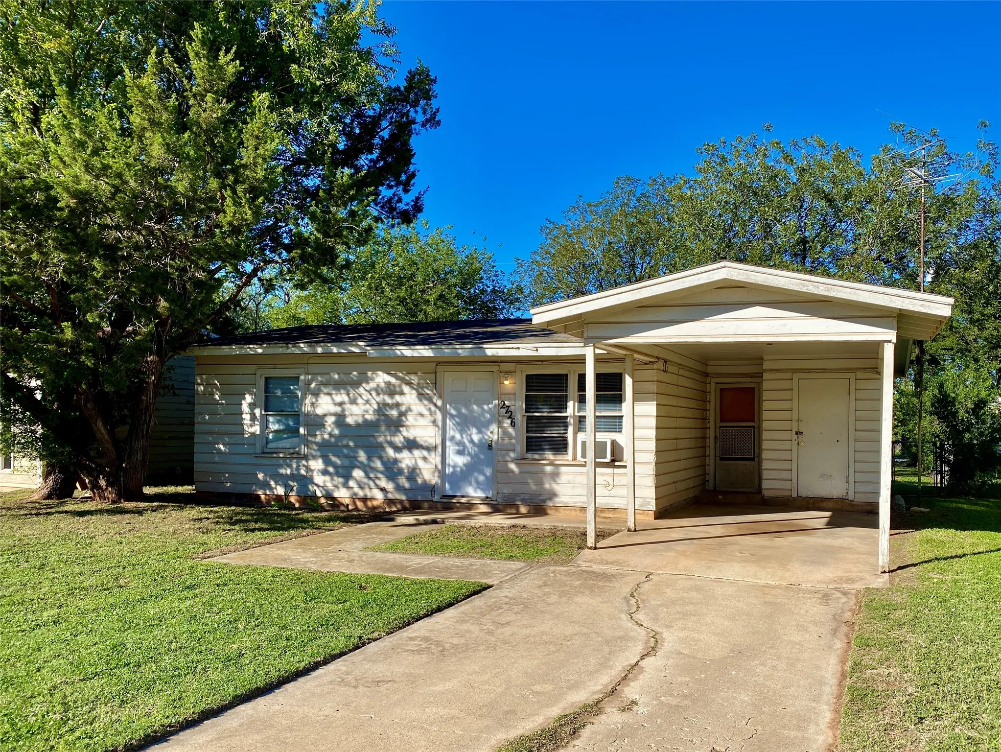 Single Family Residence For Rent in Taylor County , 2726 Beech Street, Abilene, Texas 79601, 2 Bedroom, 1 Bathroom, Garage spaces, 782 Sqft, built in 1957, mls#21392964, Real Estate Agent in Abilene, Homes For Rent in Taylor county, Homes For Rent in Abilene, Realtor in Abilene Texas, Real Estate Brokerage Independent Realty Texas, Luminita Cordes Realtor