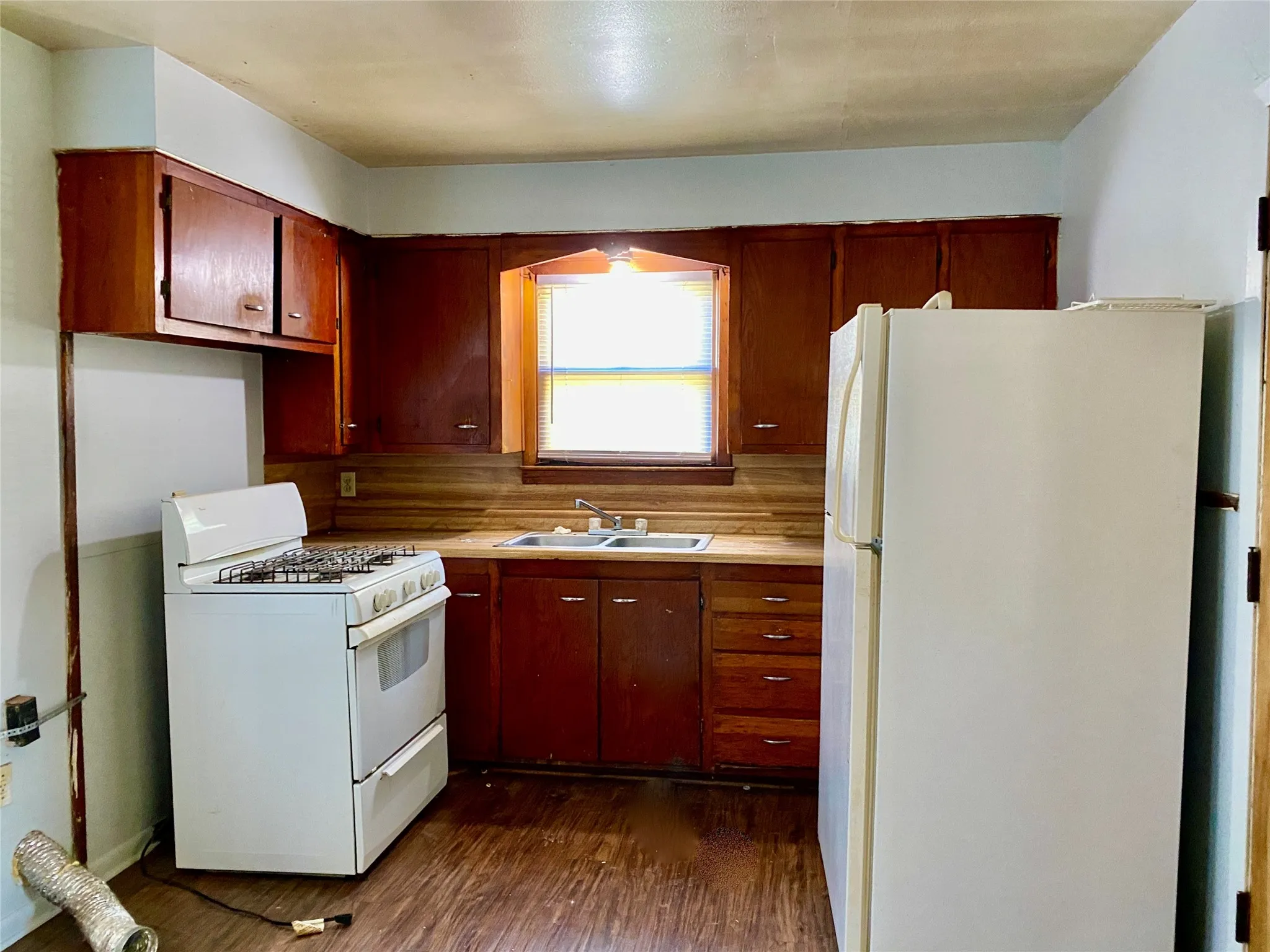 Single Family Residence For Rent in Taylor County , 2726 Beech Street, Abilene, Texas 79601, 2 Bedroom, 1 Bathroom, Garage spaces, 782 Sqft, built in 1957, mls#21392964, Real Estate Agent in Abilene, Homes For Rent in Taylor county, Homes For Rent in Abilene, Realtor in Abilene Texas, Real Estate Brokerage Independent Realty Texas, Luminita Cordes Realtor