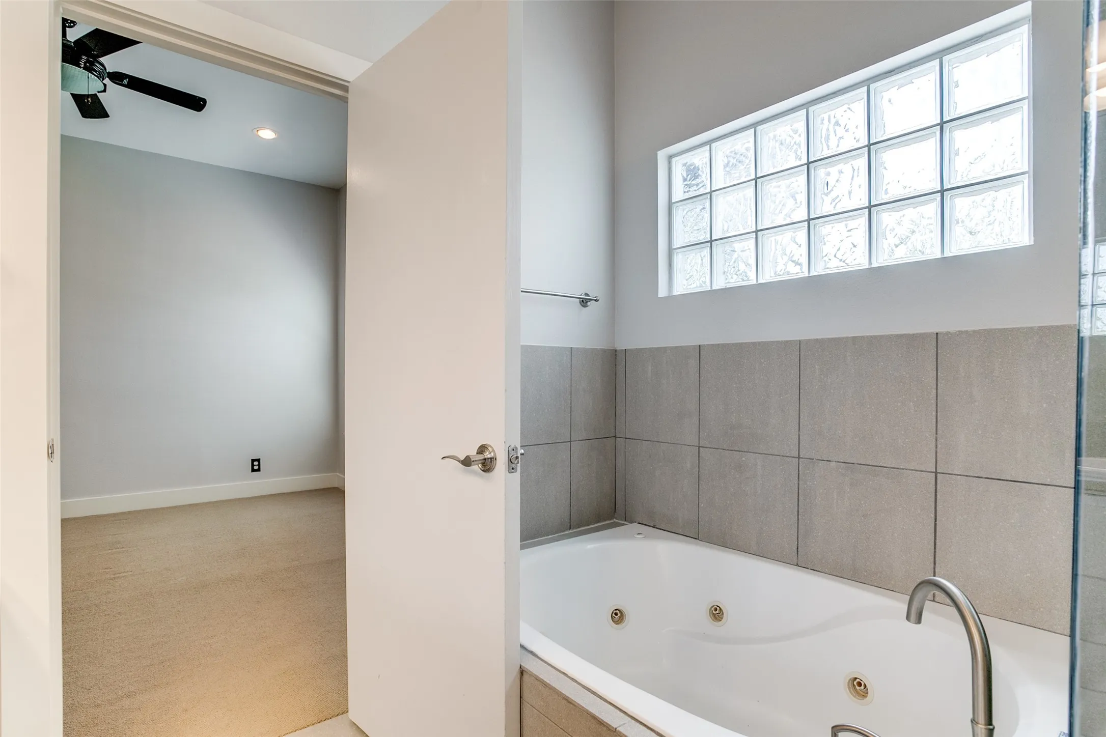 Condominium For Rent in Dallas County , 3824 Brown Street B, Dallas, Texas 75219, 2 Bedroom, 3 Bathroom, 2 Garage spaces, 1,704 Sqft, built in 2007, mls#21393009, Real Estate Agent in Dallas, Homes For Rent in Dallas county, Homes For Rent in Dallas, Realtor in Dallas Texas, Real Estate Brokerage Independent Realty Texas, Luminita Cordes Realtor
