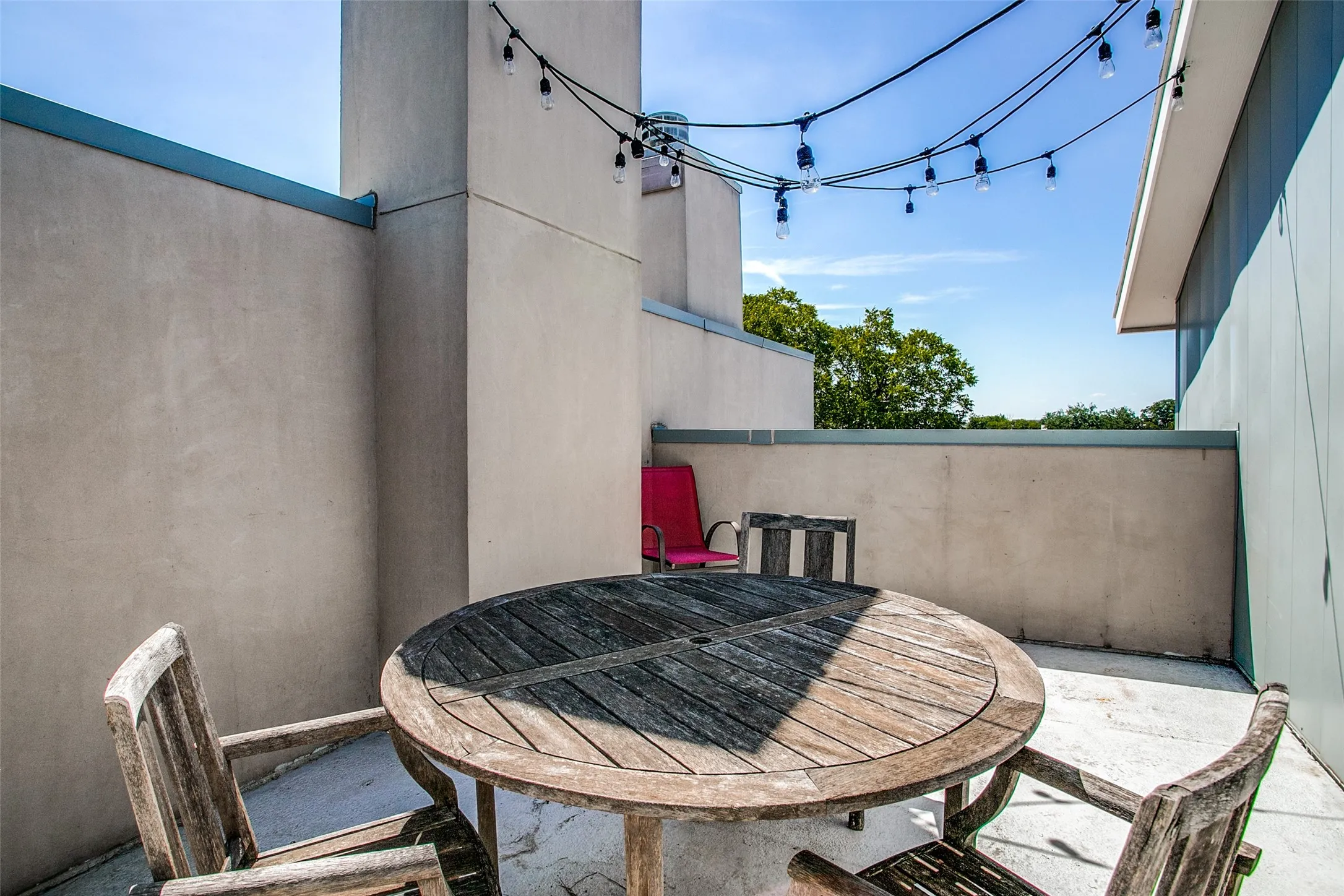 Condominium For Rent in Dallas County , 3824 Brown Street B, Dallas, Texas 75219, 2 Bedroom, 3 Bathroom, 2 Garage spaces, 1,704 Sqft, built in 2007, mls#21393009, Real Estate Agent in Dallas, Homes For Rent in Dallas county, Homes For Rent in Dallas, Realtor in Dallas Texas, Real Estate Brokerage Independent Realty Texas, Luminita Cordes Realtor