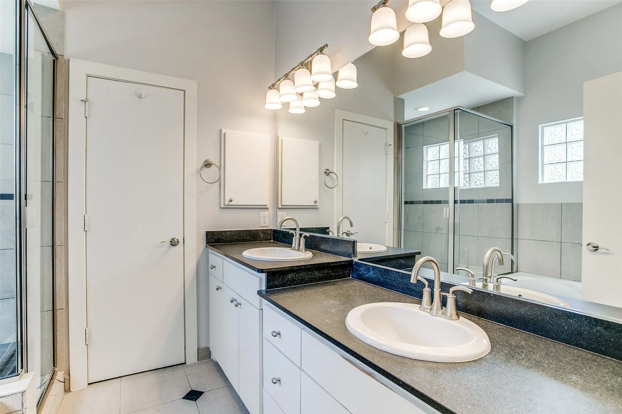 Condominium For Rent in Dallas County , 3824 Brown Street B, Dallas, Texas 75219, 2 Bedroom, 3 Bathroom, 2 Garage spaces, 1,704 Sqft, built in 2007, mls#21393009, Real Estate Agent in Dallas, Homes For Rent in Dallas county, Homes For Rent in Dallas, Realtor in Dallas Texas, Real Estate Brokerage Independent Realty Texas, Luminita Cordes Realtor