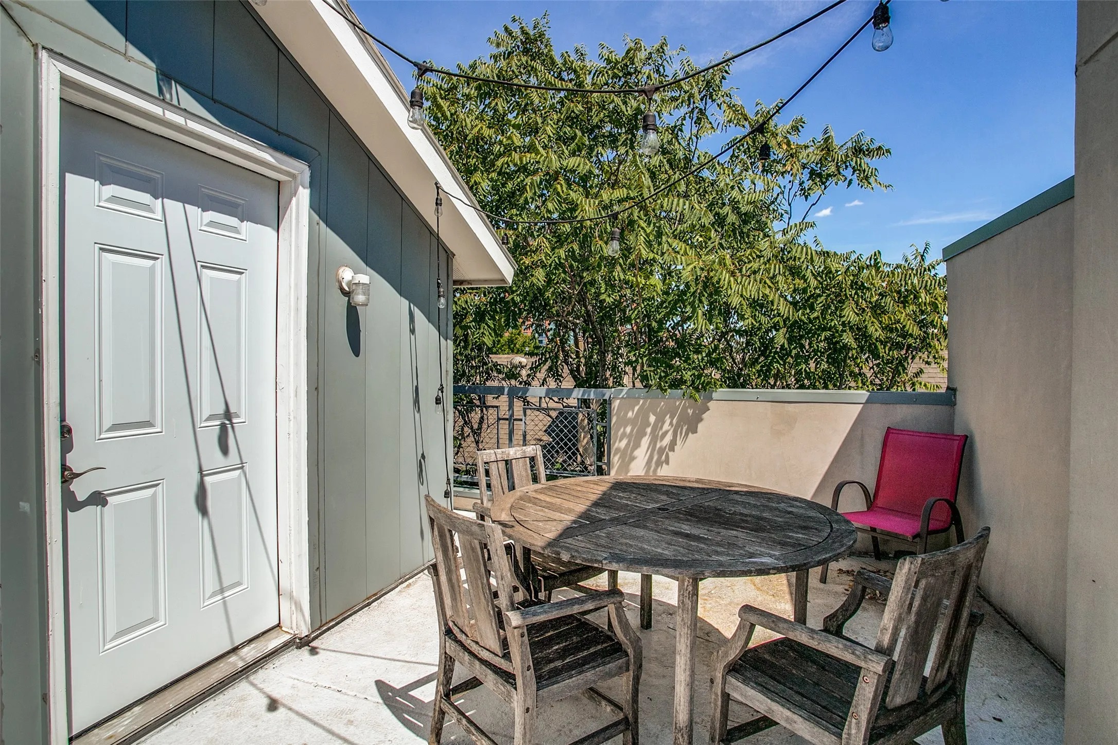 Condominium For Rent in Dallas County , 3824 Brown Street B, Dallas, Texas 75219, 2 Bedroom, 3 Bathroom, 2 Garage spaces, 1,704 Sqft, built in 2007, mls#21393009, Real Estate Agent in Dallas, Homes For Rent in Dallas county, Homes For Rent in Dallas, Realtor in Dallas Texas, Real Estate Brokerage Independent Realty Texas, Luminita Cordes Realtor
