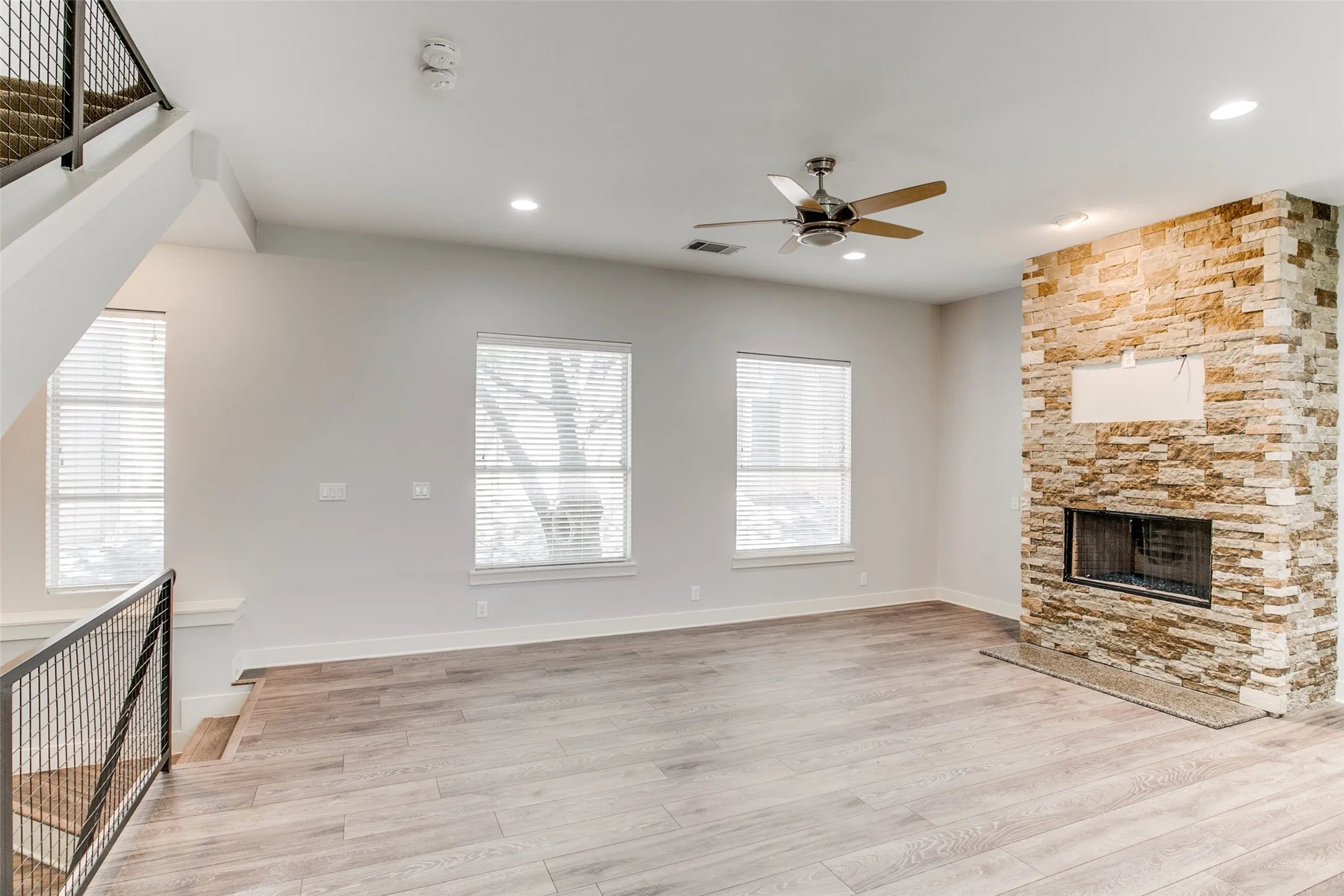 Condominium For Rent in Dallas County , 3824 Brown Street B, Dallas, Texas 75219, 2 Bedroom, 3 Bathroom, 2 Garage spaces, 1,704 Sqft, built in 2007, mls#21393009, Real Estate Agent in Dallas, Homes For Rent in Dallas county, Homes For Rent in Dallas, Realtor in Dallas Texas, Real Estate Brokerage Independent Realty Texas, Luminita Cordes Realtor