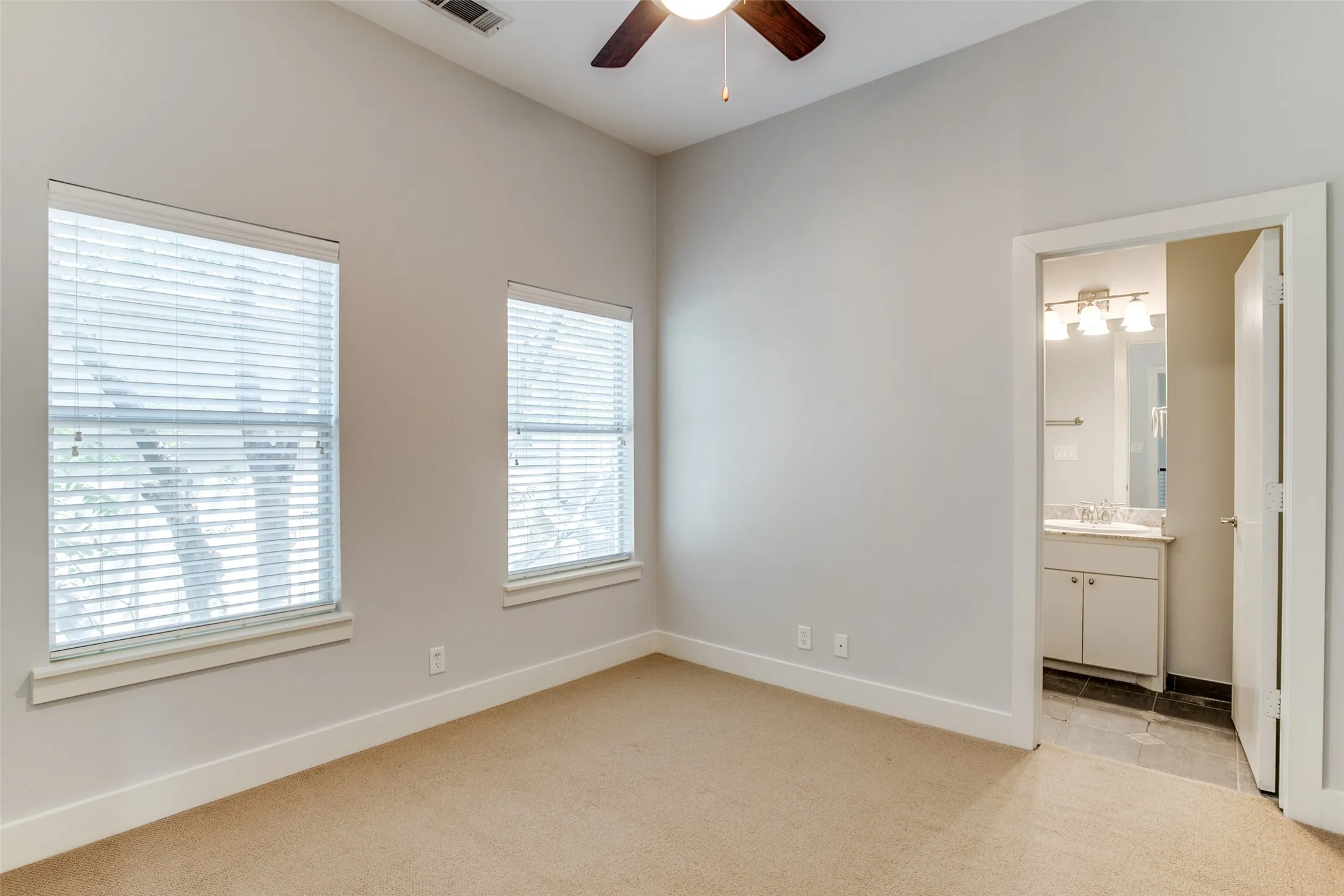Condominium For Rent in Dallas County , 3824 Brown Street B, Dallas, Texas 75219, 2 Bedroom, 3 Bathroom, 2 Garage spaces, 1,704 Sqft, built in 2007, mls#21393009, Real Estate Agent in Dallas, Homes For Rent in Dallas county, Homes For Rent in Dallas, Realtor in Dallas Texas, Real Estate Brokerage Independent Realty Texas, Luminita Cordes Realtor