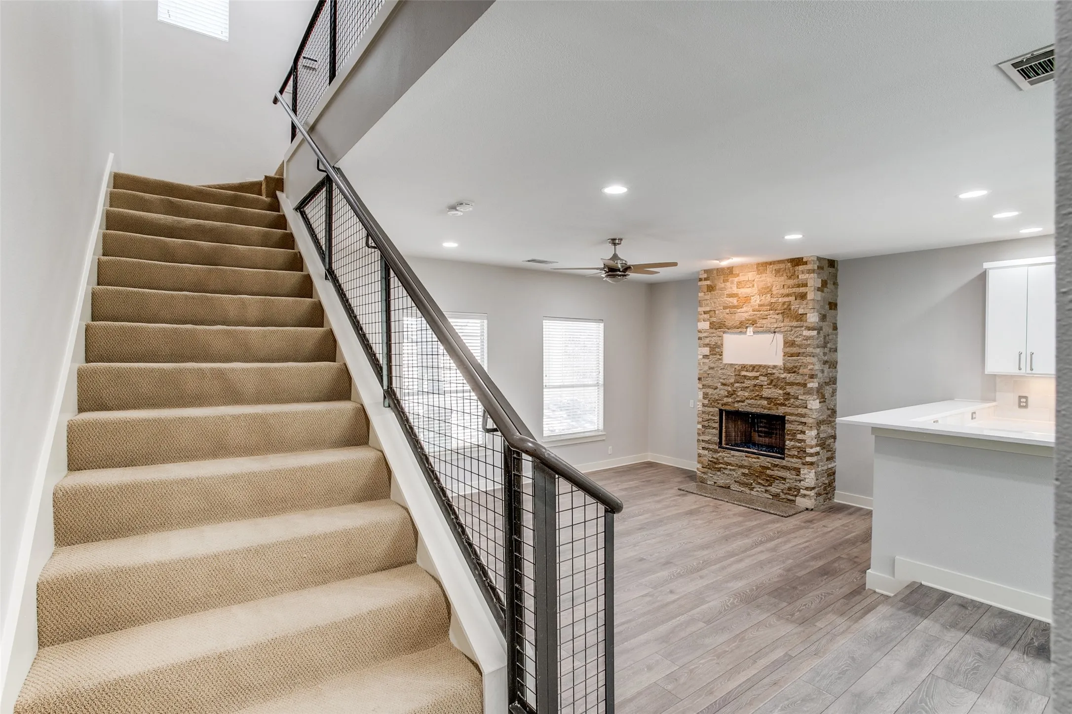 Condominium For Rent in Dallas County , 3824 Brown Street B, Dallas, Texas 75219, 2 Bedroom, 3 Bathroom, 2 Garage spaces, 1,704 Sqft, built in 2007, mls#21393009, Real Estate Agent in Dallas, Homes For Rent in Dallas county, Homes For Rent in Dallas, Realtor in Dallas Texas, Real Estate Brokerage Independent Realty Texas, Luminita Cordes Realtor