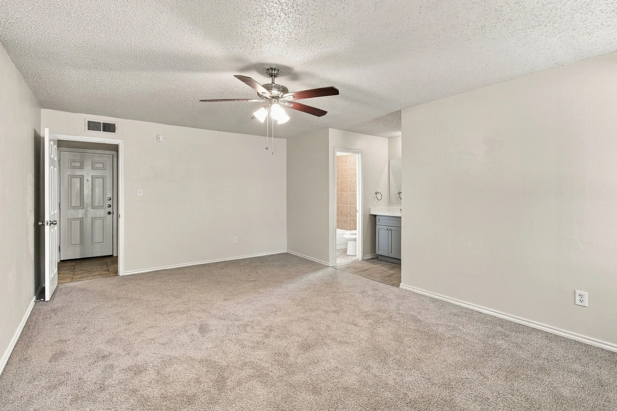 Single Family Residence For Sale in Tarrant County , 4807 Crestmont Court, Arlington, Texas 76017, 3 Bedroom, 2 Bathroom, 2 Garage spaces, 1,584 Sqft, built in 1978, mls#21391702, Real Estate Agent in Arlington, Homes For Sale in Tarrant county, Homes For Sale in Arlington, Realtor in Arlington Texas, Real Estate Brokerage Independent Realty Texas, Luminita Cordes Realtor