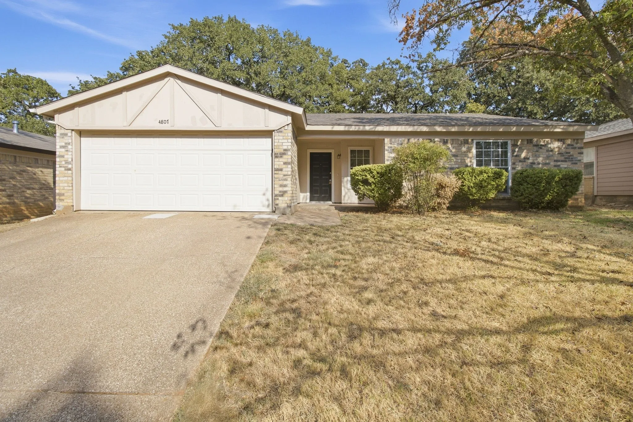 Single Family Residence For Sale in Tarrant County , 4807 Crestmont Court, Arlington, Texas 76017, 3 Bedroom, 2 Bathroom, 2 Garage spaces, 1,584 Sqft, built in 1978, mls#21391702, Real Estate Agent in Arlington, Homes For Sale in Tarrant county, Homes For Sale in Arlington, Realtor in Arlington Texas, Real Estate Brokerage Independent Realty Texas, Luminita Cordes Realtor