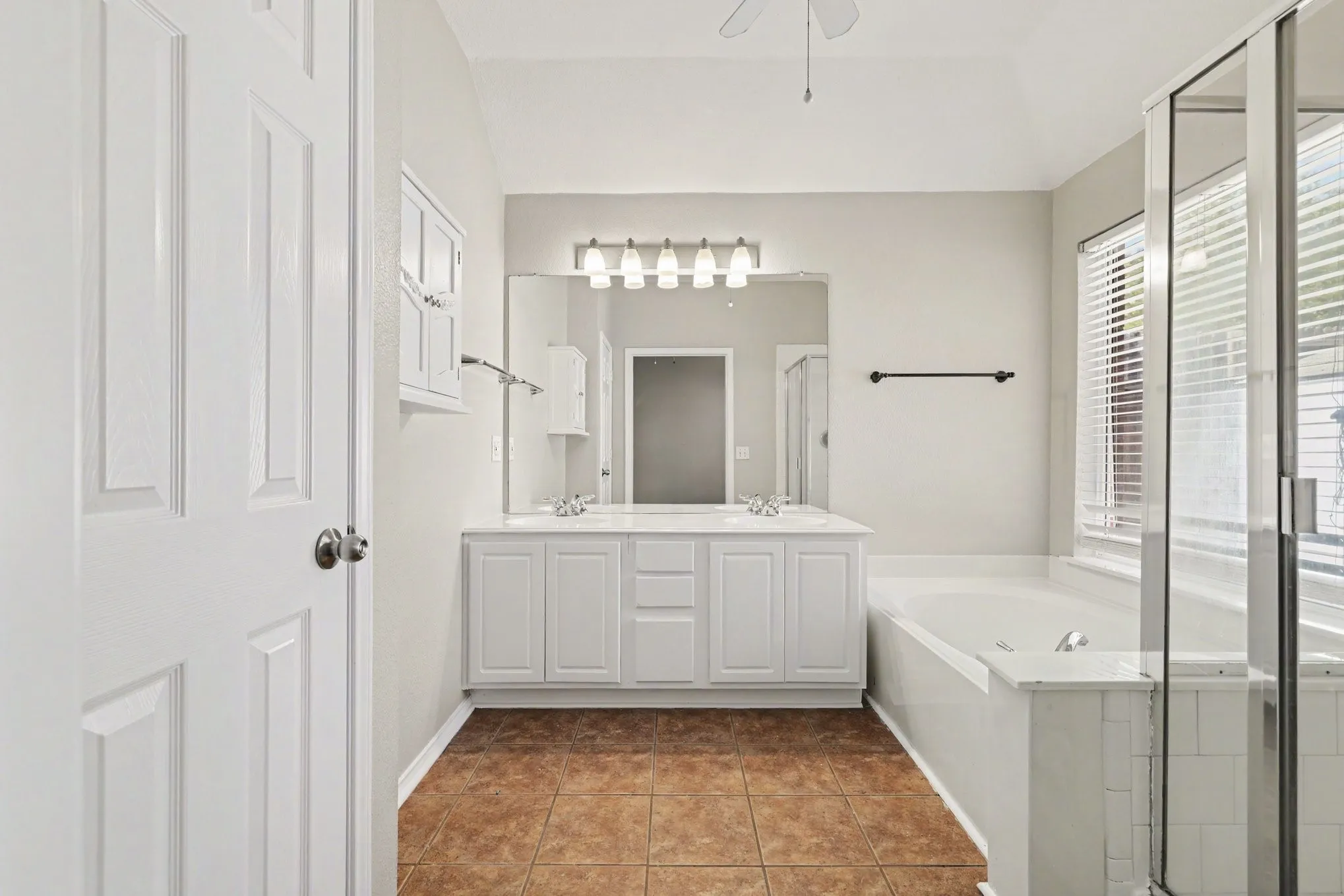 Single Family Residence For Sale in Denton County , 3705 Palmetto Court, Denton, Texas 76210, 3 Bedroom, 2 Bathroom, 2 Garage spaces, 1,823 Sqft, built in 2000, mls#21391750, Real Estate Agent in Denton, Homes For Sale in Denton county, Homes For Sale in Denton, Realtor in Denton Texas, Real Estate Brokerage Independent Realty Texas, Luminita Cordes Realtor