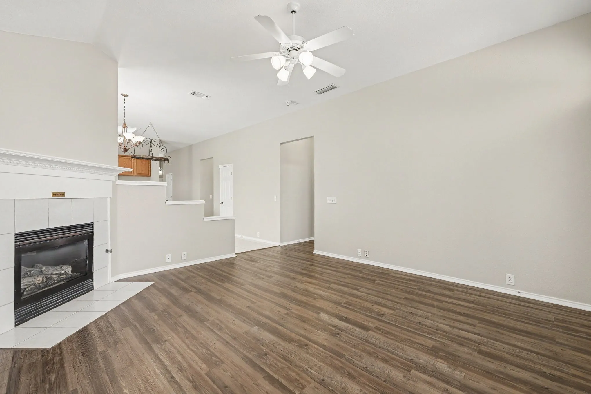 Single Family Residence For Sale in Denton County , 3705 Palmetto Court, Denton, Texas 76210, 3 Bedroom, 2 Bathroom, 2 Garage spaces, 1,823 Sqft, built in 2000, mls#21391750, Real Estate Agent in Denton, Homes For Sale in Denton county, Homes For Sale in Denton, Realtor in Denton Texas, Real Estate Brokerage Independent Realty Texas, Luminita Cordes Realtor
