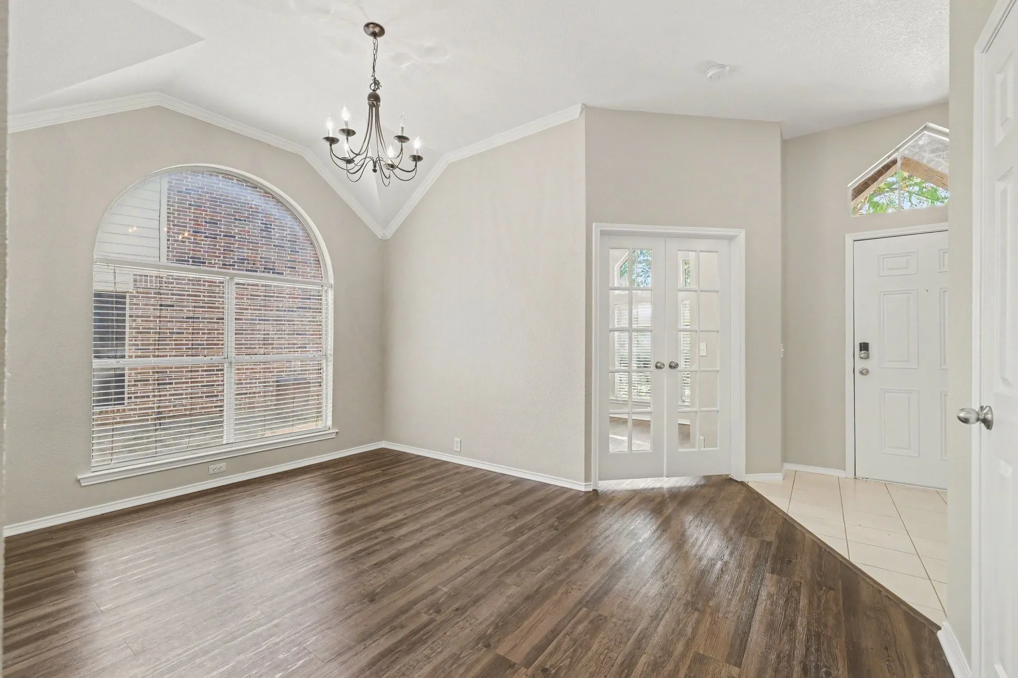 Single Family Residence For Sale in Denton County , 3705 Palmetto Court, Denton, Texas 76210, 3 Bedroom, 2 Bathroom, 2 Garage spaces, 1,823 Sqft, built in 2000, mls#21391750, Real Estate Agent in Denton, Homes For Sale in Denton county, Homes For Sale in Denton, Realtor in Denton Texas, Real Estate Brokerage Independent Realty Texas, Luminita Cordes Realtor