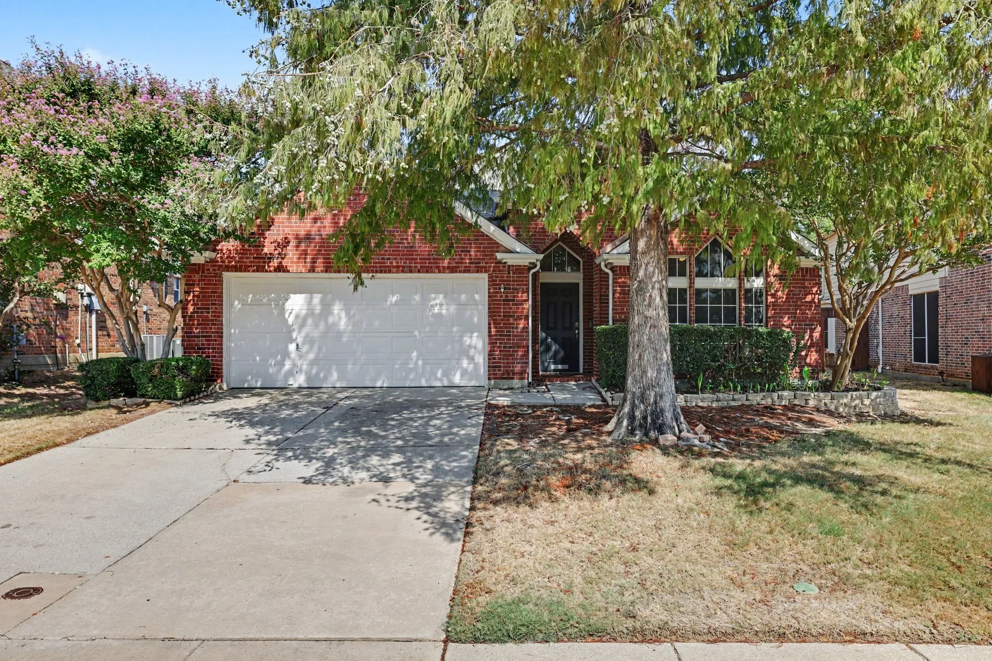 Single Family Residence For Sale in Denton County , 3705 Palmetto Court, Denton, Texas 76210, 3 Bedroom, 2 Bathroom, 2 Garage spaces, 1,823 Sqft, built in 2000, mls#21391750, Real Estate Agent in Denton, Homes For Sale in Denton county, Homes For Sale in Denton, Realtor in Denton Texas, Real Estate Brokerage Independent Realty Texas, Luminita Cordes Realtor