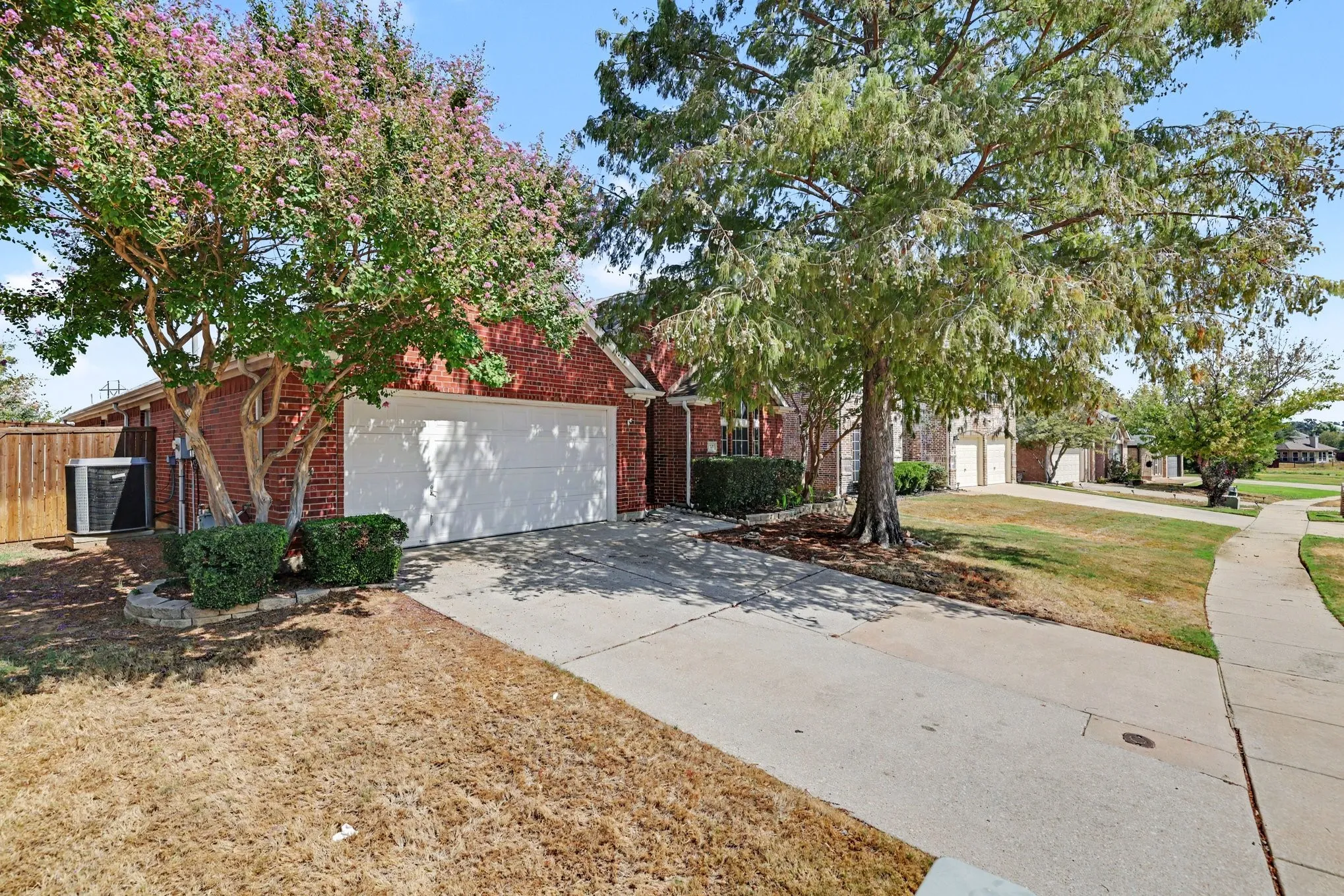 Single Family Residence For Sale in Denton County , 3705 Palmetto Court, Denton, Texas 76210, 3 Bedroom, 2 Bathroom, 2 Garage spaces, 1,823 Sqft, built in 2000, mls#21391750, Real Estate Agent in Denton, Homes For Sale in Denton county, Homes For Sale in Denton, Realtor in Denton Texas, Real Estate Brokerage Independent Realty Texas, Luminita Cordes Realtor