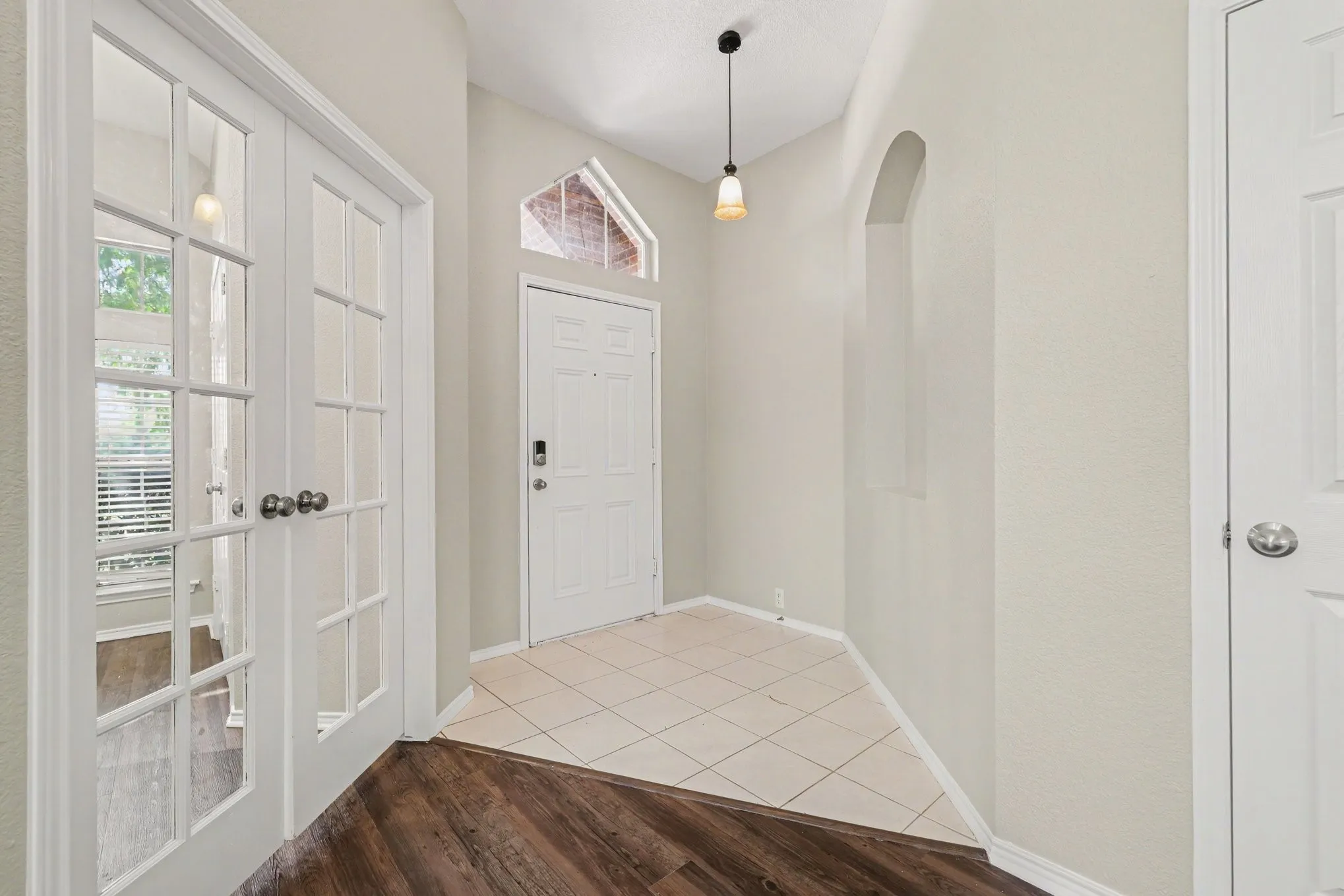 Single Family Residence For Sale in Denton County , 3705 Palmetto Court, Denton, Texas 76210, 3 Bedroom, 2 Bathroom, 2 Garage spaces, 1,823 Sqft, built in 2000, mls#21391750, Real Estate Agent in Denton, Homes For Sale in Denton county, Homes For Sale in Denton, Realtor in Denton Texas, Real Estate Brokerage Independent Realty Texas, Luminita Cordes Realtor