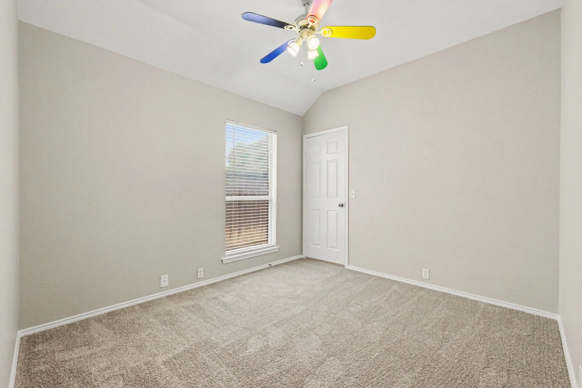 Single Family Residence For Sale in Denton County , 3705 Palmetto Court, Denton, Texas 76210, 3 Bedroom, 2 Bathroom, 2 Garage spaces, 1,823 Sqft, built in 2000, mls#21391750, Real Estate Agent in Denton, Homes For Sale in Denton county, Homes For Sale in Denton, Realtor in Denton Texas, Real Estate Brokerage Independent Realty Texas, Luminita Cordes Realtor