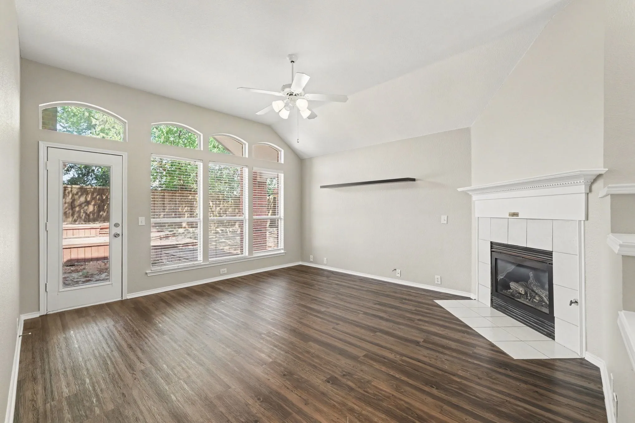 Single Family Residence For Sale in Denton County , 3705 Palmetto Court, Denton, Texas 76210, 3 Bedroom, 2 Bathroom, 2 Garage spaces, 1,823 Sqft, built in 2000, mls#21391750, Real Estate Agent in Denton, Homes For Sale in Denton county, Homes For Sale in Denton, Realtor in Denton Texas, Real Estate Brokerage Independent Realty Texas, Luminita Cordes Realtor