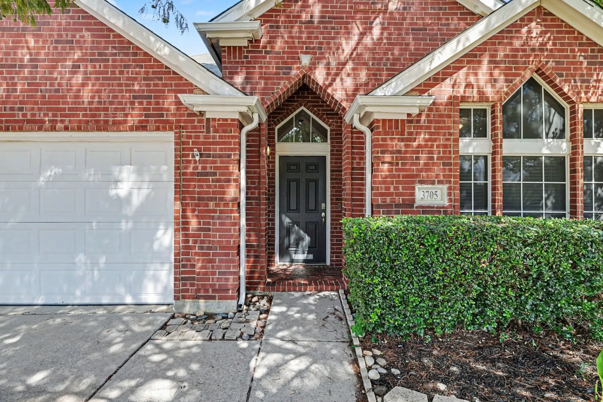 Single Family Residence For Sale in Denton County , 3705 Palmetto Court, Denton, Texas 76210, 3 Bedroom, 2 Bathroom, 2 Garage spaces, 1,823 Sqft, built in 2000, mls#21391750, Real Estate Agent in Denton, Homes For Sale in Denton county, Homes For Sale in Denton, Realtor in Denton Texas, Real Estate Brokerage Independent Realty Texas, Luminita Cordes Realtor