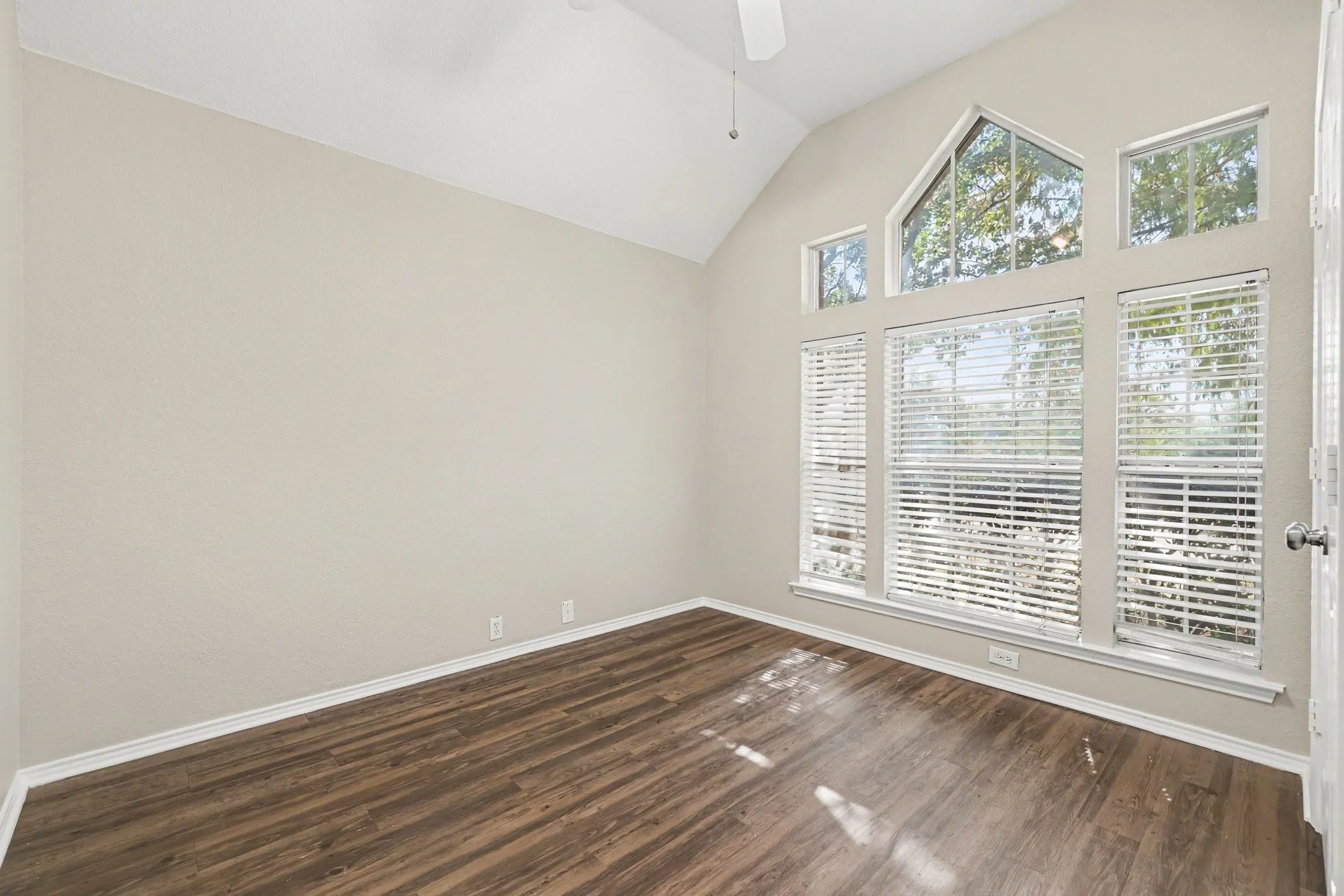 Single Family Residence For Sale in Denton County , 3705 Palmetto Court, Denton, Texas 76210, 3 Bedroom, 2 Bathroom, 2 Garage spaces, 1,823 Sqft, built in 2000, mls#21391750, Real Estate Agent in Denton, Homes For Sale in Denton county, Homes For Sale in Denton, Realtor in Denton Texas, Real Estate Brokerage Independent Realty Texas, Luminita Cordes Realtor