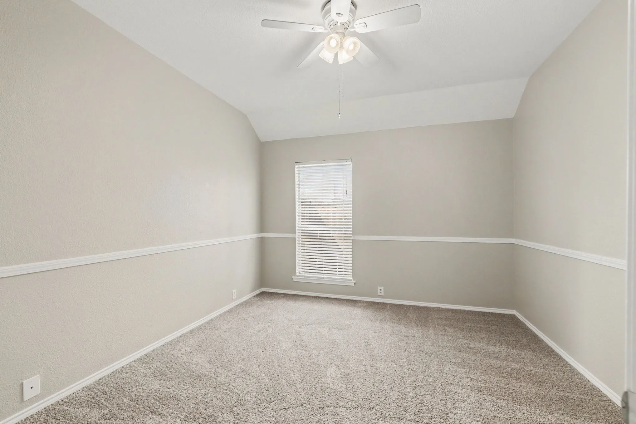 Single Family Residence For Sale in Denton County , 3705 Palmetto Court, Denton, Texas 76210, 3 Bedroom, 2 Bathroom, 2 Garage spaces, 1,823 Sqft, built in 2000, mls#21391750, Real Estate Agent in Denton, Homes For Sale in Denton county, Homes For Sale in Denton, Realtor in Denton Texas, Real Estate Brokerage Independent Realty Texas, Luminita Cordes Realtor