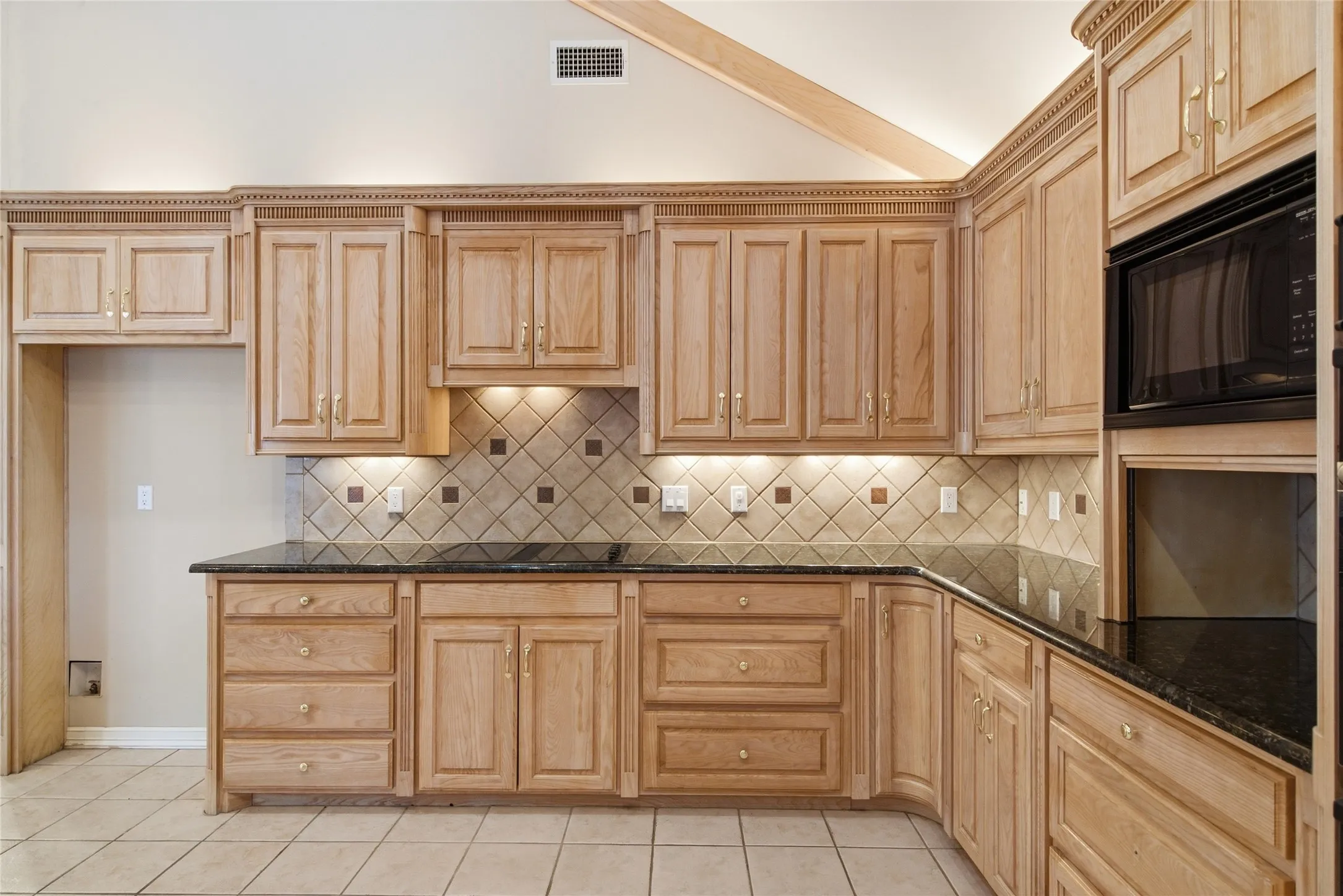 Single Family Residence For Sale in Young County , 2116 Cherokee Loop, Graham, Texas 76450, 4 Bedroom, 3 Bathroom, 2 Garage spaces, 2,931 Sqft, built in 1998, mls#21392358, Real Estate Agent in Graham, Homes For Sale in Young county, Homes For Sale in Graham, Realtor in Graham Texas, Real Estate Brokerage Independent Realty Texas, Luminita Cordes Realtor