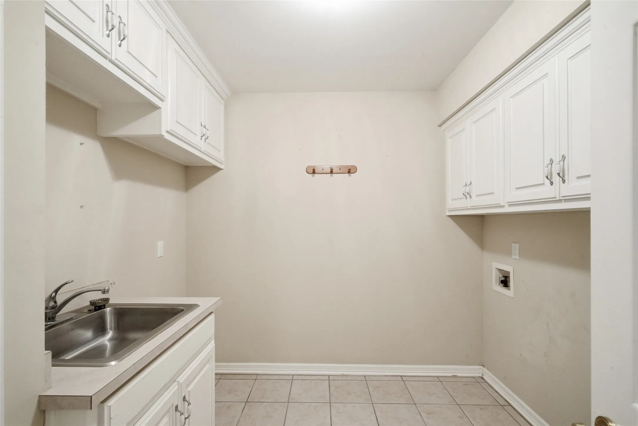 Single Family Residence For Sale in Young County , 2116 Cherokee Loop, Graham, Texas 76450, 4 Bedroom, 3 Bathroom, 2 Garage spaces, 2,931 Sqft, built in 1998, mls#21392358, Real Estate Agent in Graham, Homes For Sale in Young county, Homes For Sale in Graham, Realtor in Graham Texas, Real Estate Brokerage Independent Realty Texas, Luminita Cordes Realtor
