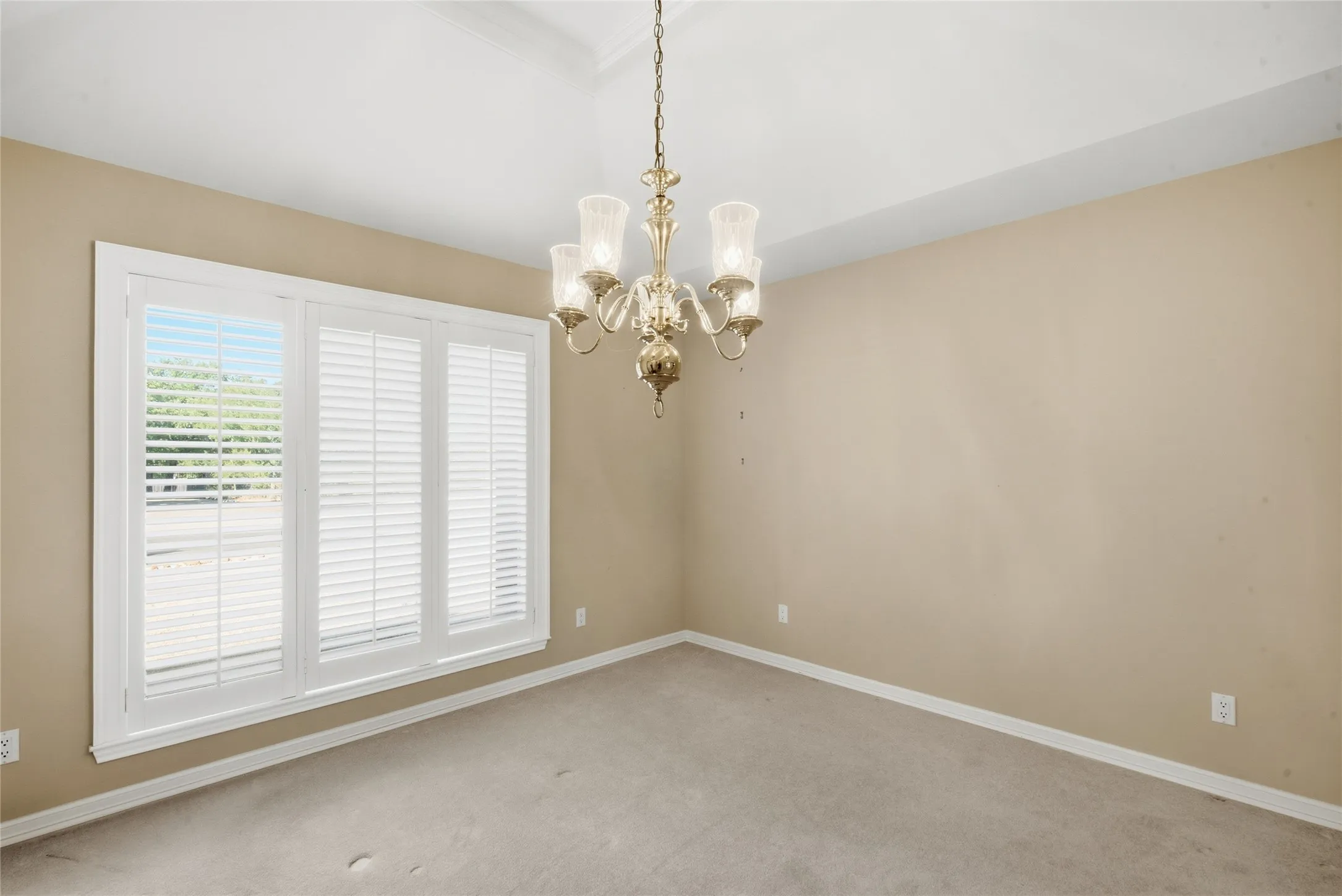 Single Family Residence For Sale in Young County , 2116 Cherokee Loop, Graham, Texas 76450, 4 Bedroom, 3 Bathroom, 2 Garage spaces, 2,931 Sqft, built in 1998, mls#21392358, Real Estate Agent in Graham, Homes For Sale in Young county, Homes For Sale in Graham, Realtor in Graham Texas, Real Estate Brokerage Independent Realty Texas, Luminita Cordes Realtor