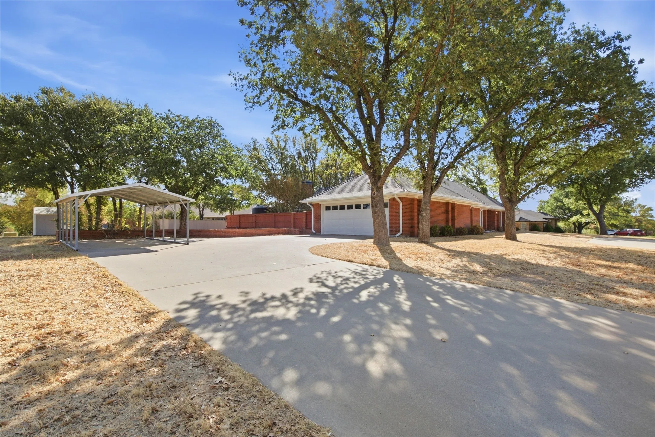 Single Family Residence For Sale in Young County , 2116 Cherokee Loop, Graham, Texas 76450, 4 Bedroom, 3 Bathroom, 2 Garage spaces, 2,931 Sqft, built in 1998, mls#21392358, Real Estate Agent in Graham, Homes For Sale in Young county, Homes For Sale in Graham, Realtor in Graham Texas, Real Estate Brokerage Independent Realty Texas, Luminita Cordes Realtor