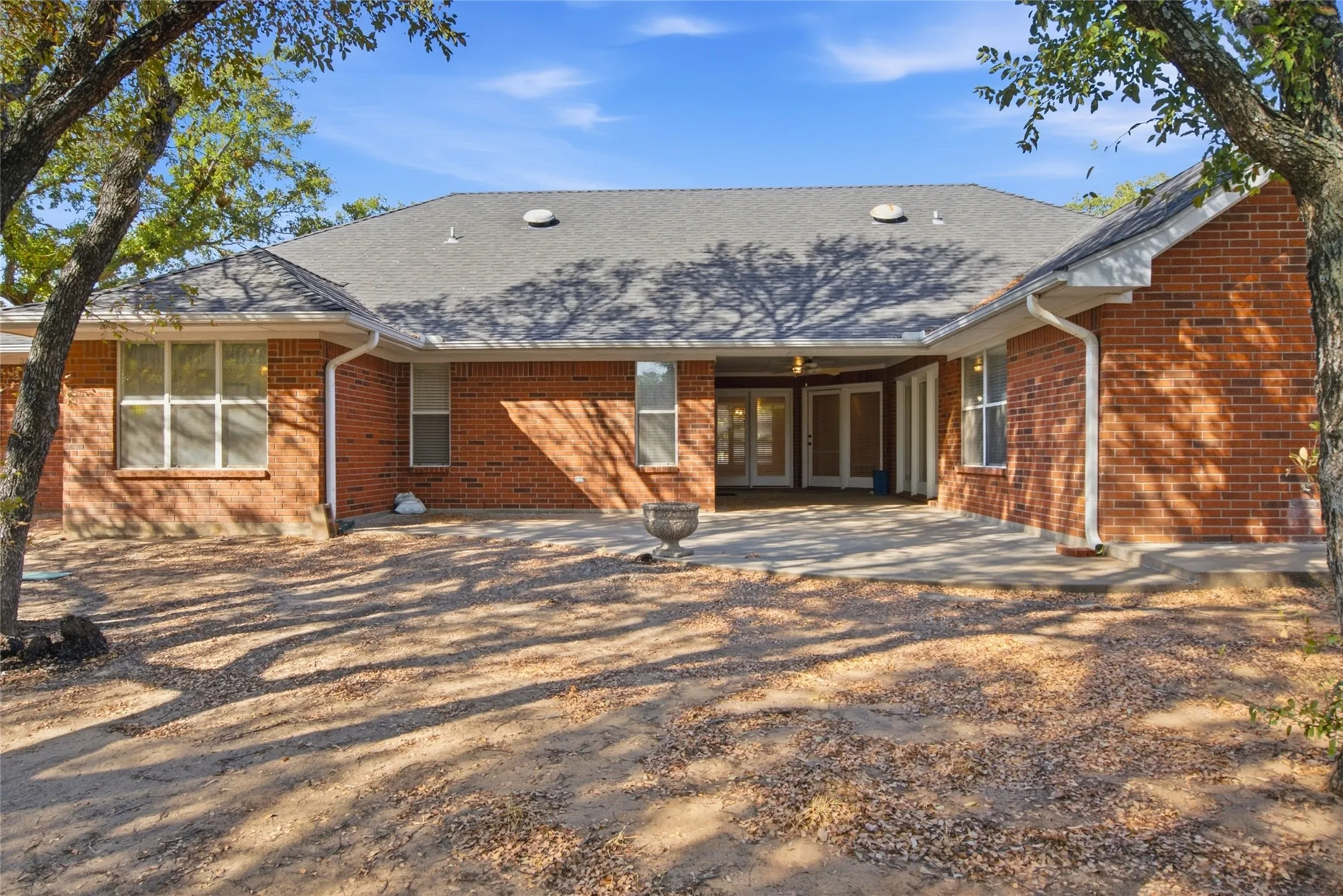 Single Family Residence For Sale in Young County , 2116 Cherokee Loop, Graham, Texas 76450, 4 Bedroom, 3 Bathroom, 2 Garage spaces, 2,931 Sqft, built in 1998, mls#21392358, Real Estate Agent in Graham, Homes For Sale in Young county, Homes For Sale in Graham, Realtor in Graham Texas, Real Estate Brokerage Independent Realty Texas, Luminita Cordes Realtor