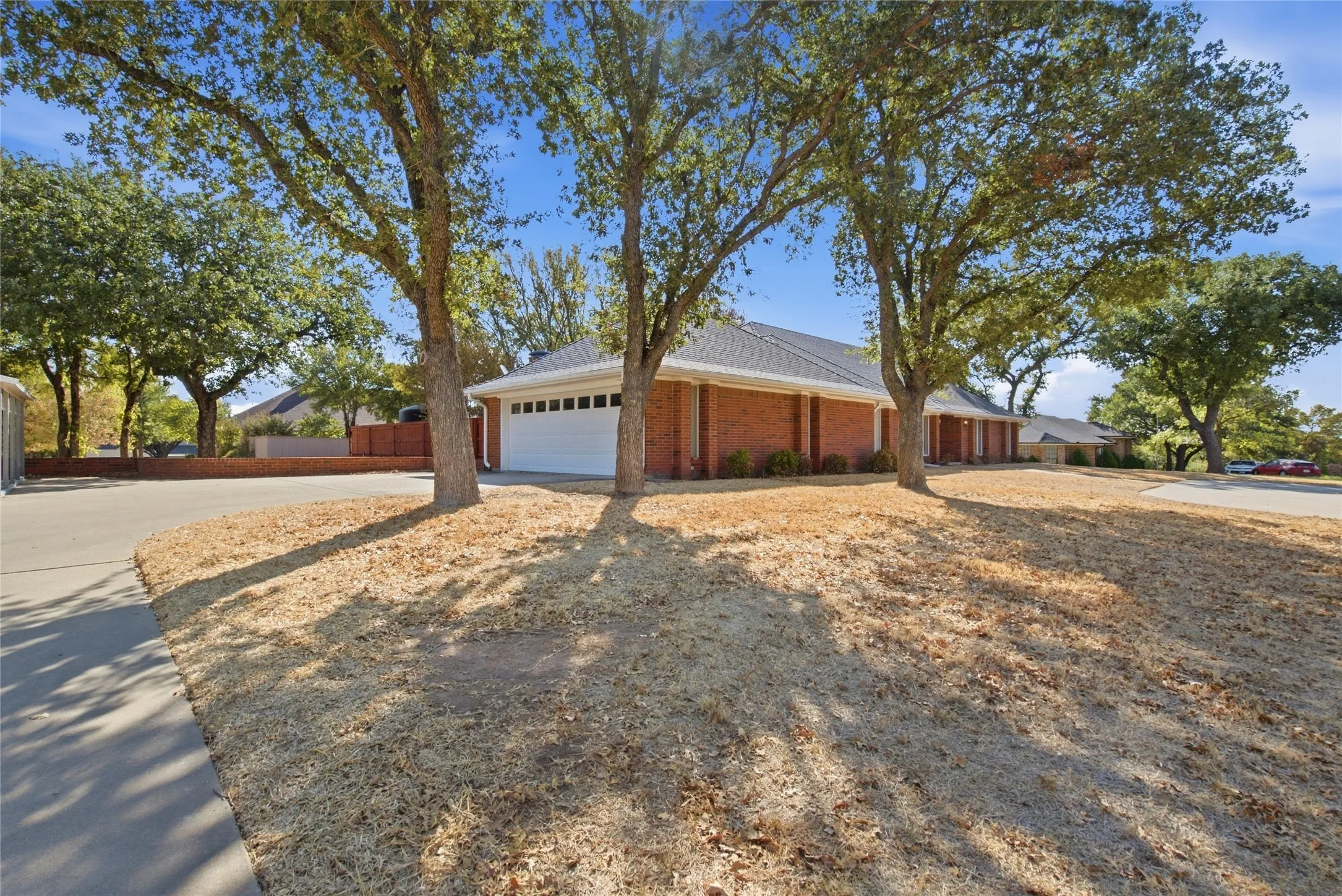 Single Family Residence For Sale in Young County , 2116 Cherokee Loop, Graham, Texas 76450, 4 Bedroom, 3 Bathroom, 2 Garage spaces, 2,931 Sqft, built in 1998, mls#21392358, Real Estate Agent in Graham, Homes For Sale in Young county, Homes For Sale in Graham, Realtor in Graham Texas, Real Estate Brokerage Independent Realty Texas, Luminita Cordes Realtor
